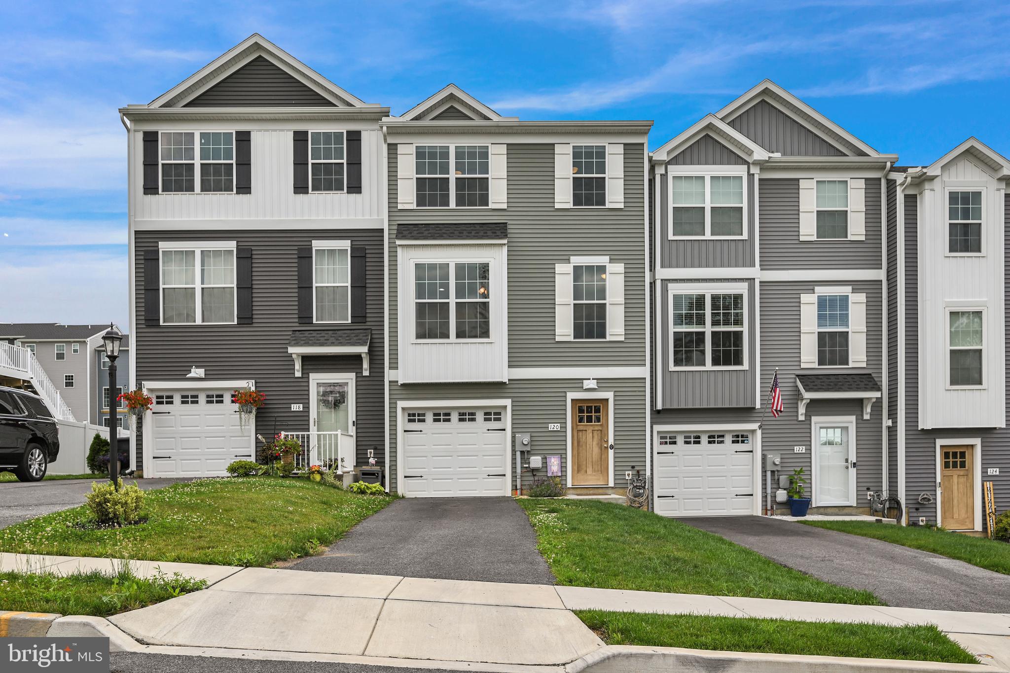 BROOKSIDE TOWNHOMES - Residential