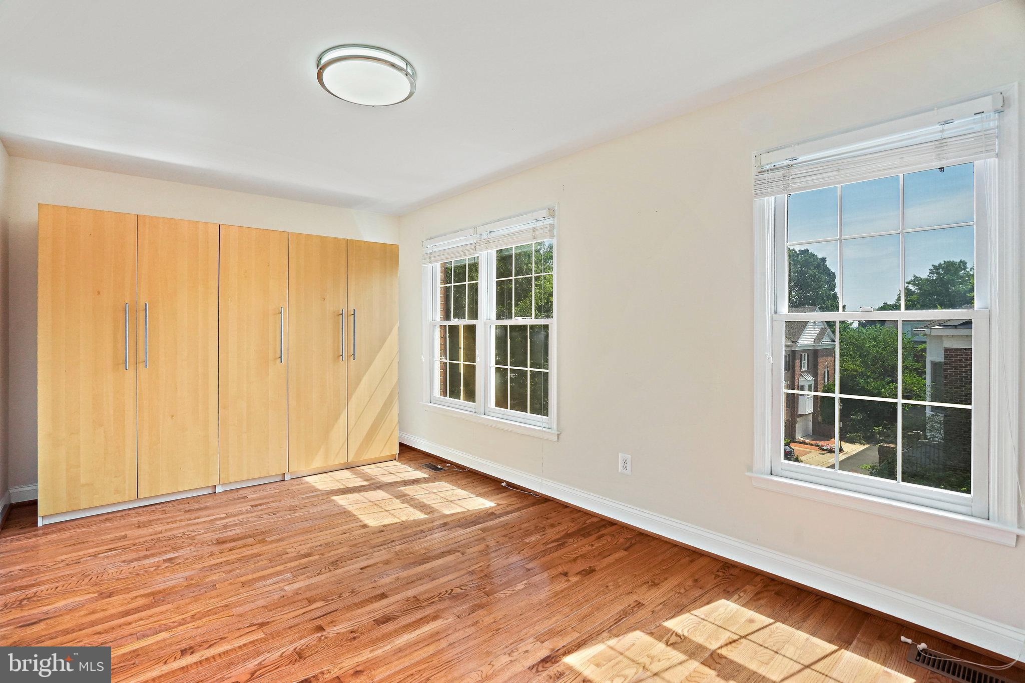 PALISADES PARK - Residential Lease