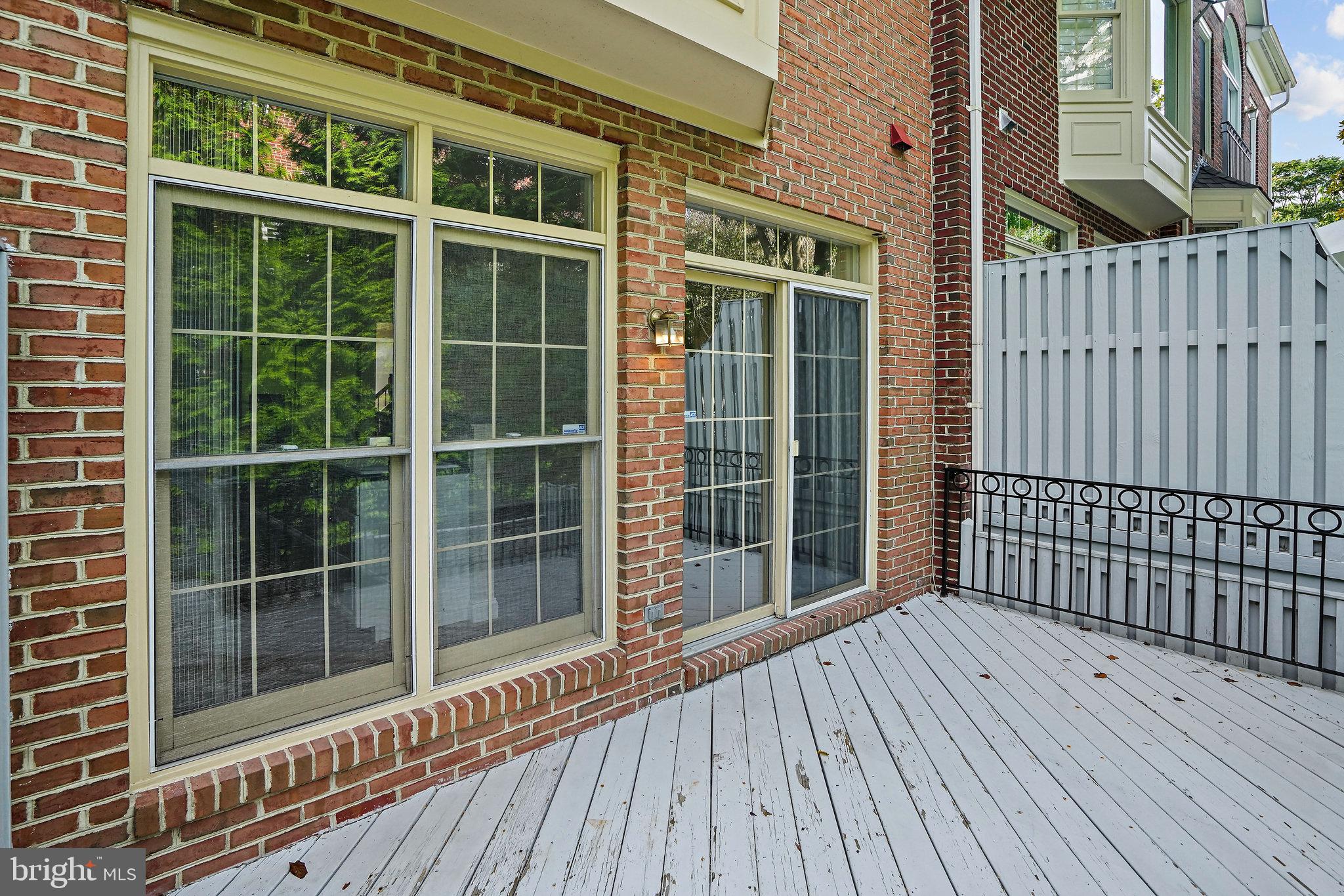 PALISADES PARK - Residential Lease