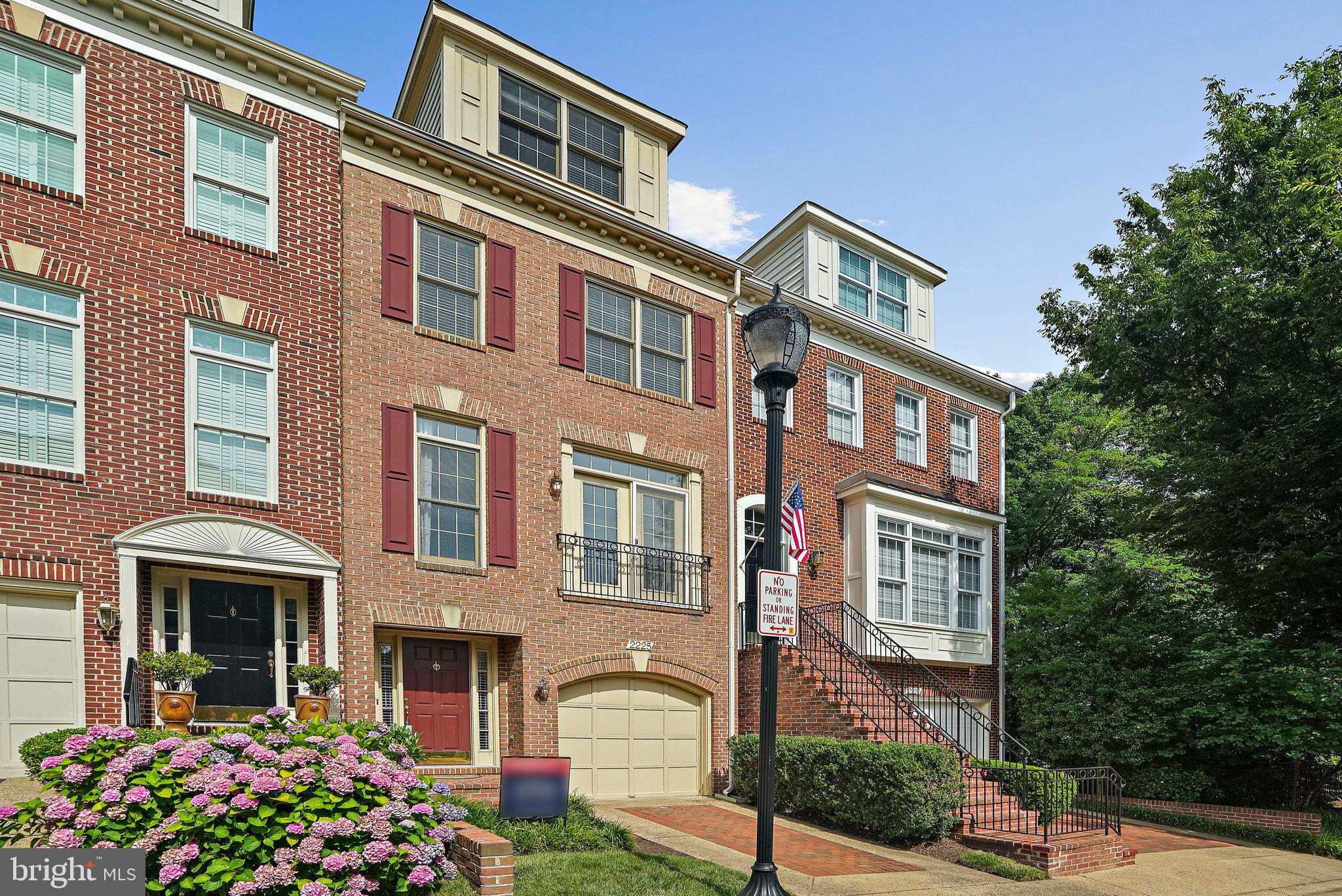 2225 N OAK COURT