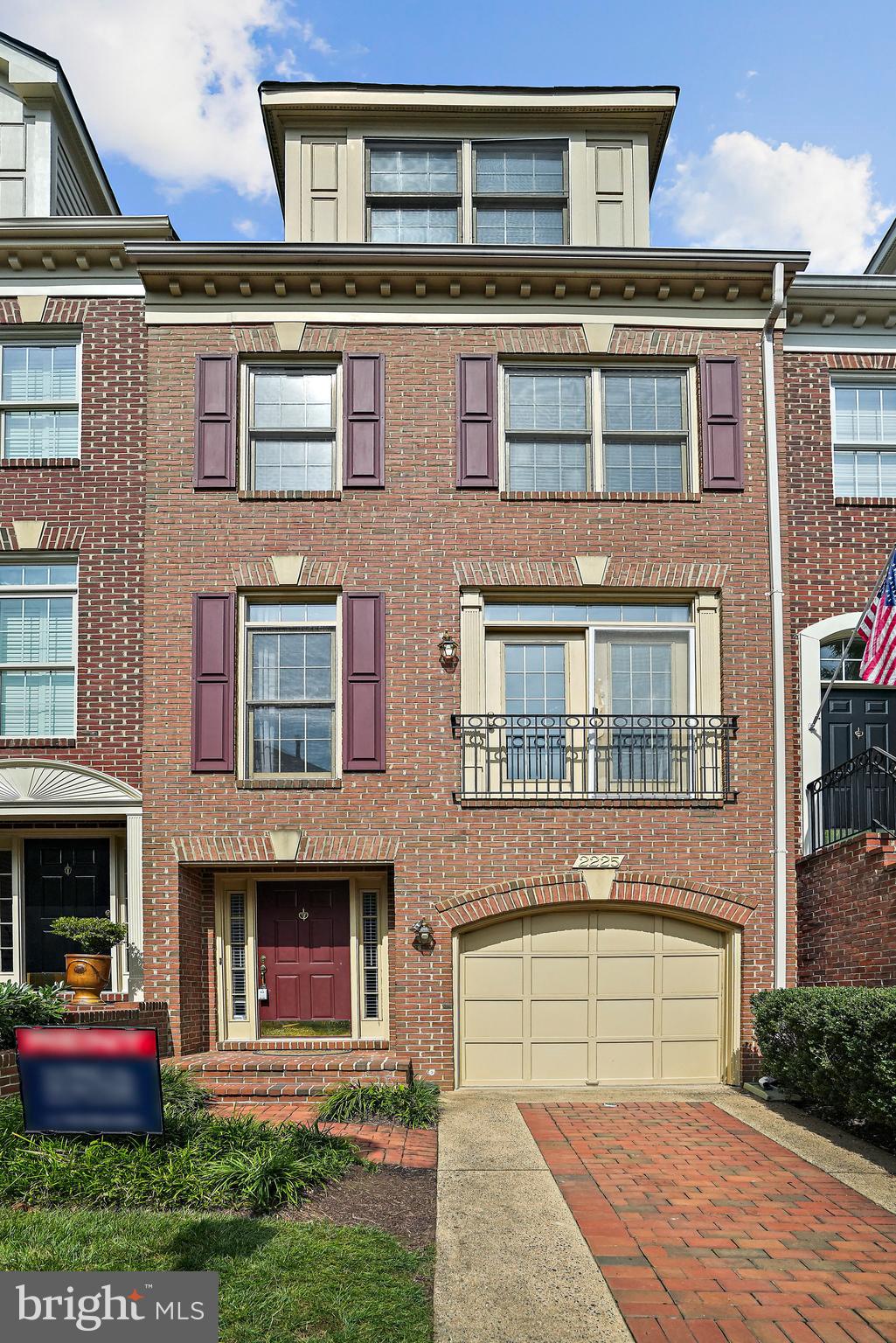2225 N OAK COURT