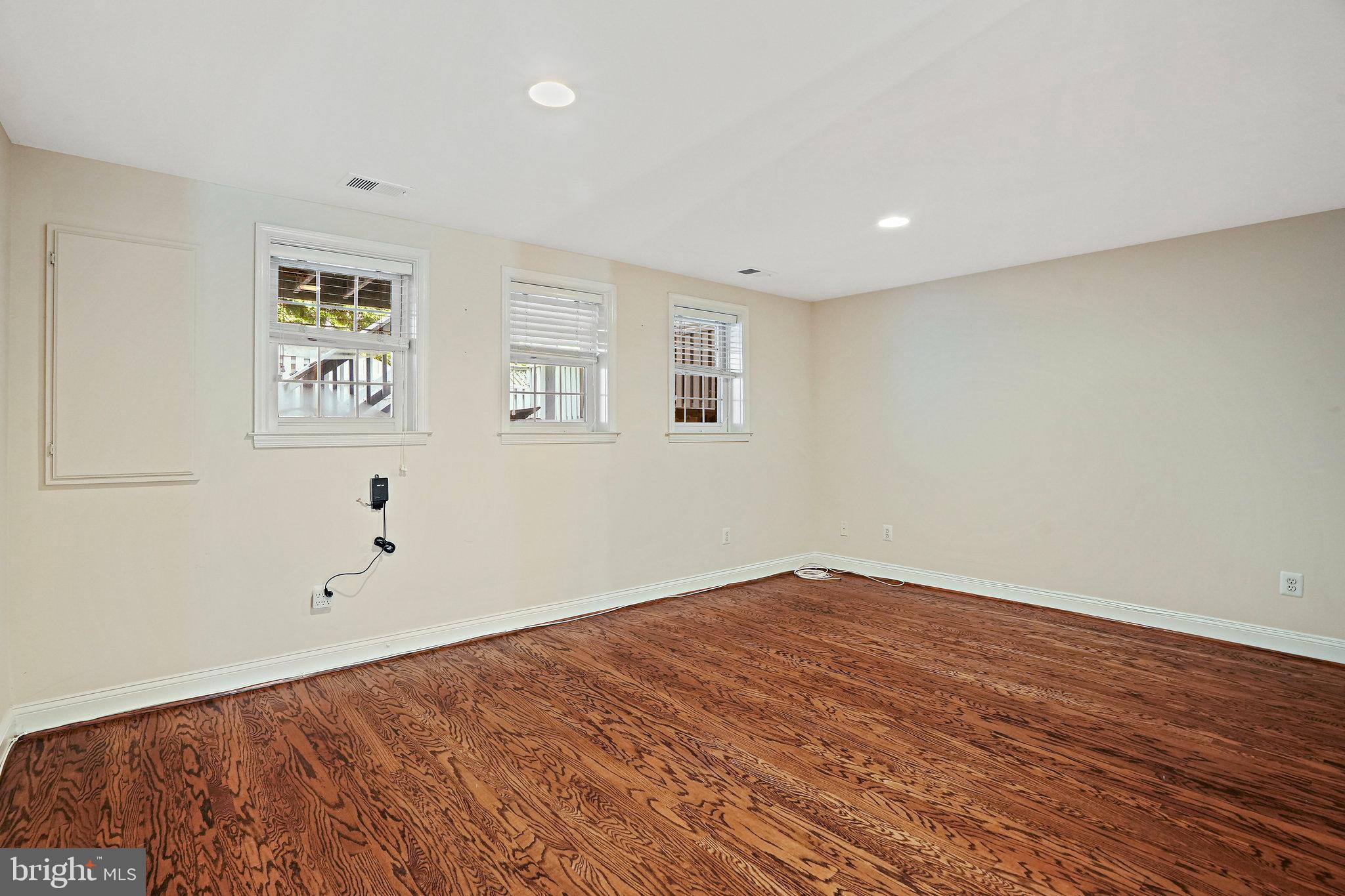 PALISADES PARK - Residential Lease