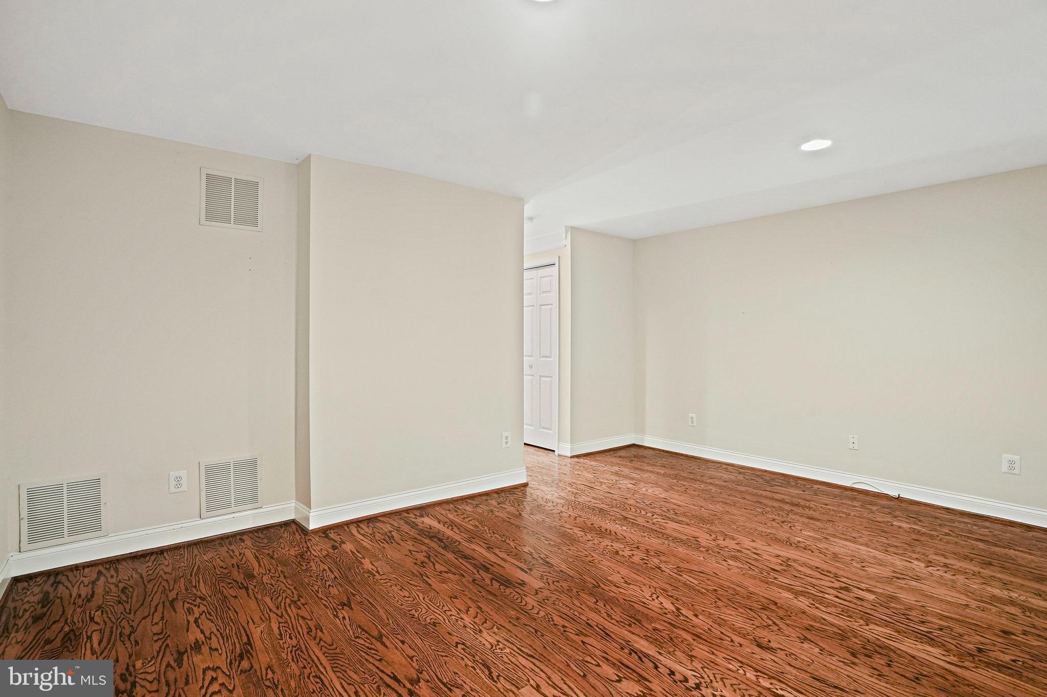 PALISADES PARK - Residential Lease