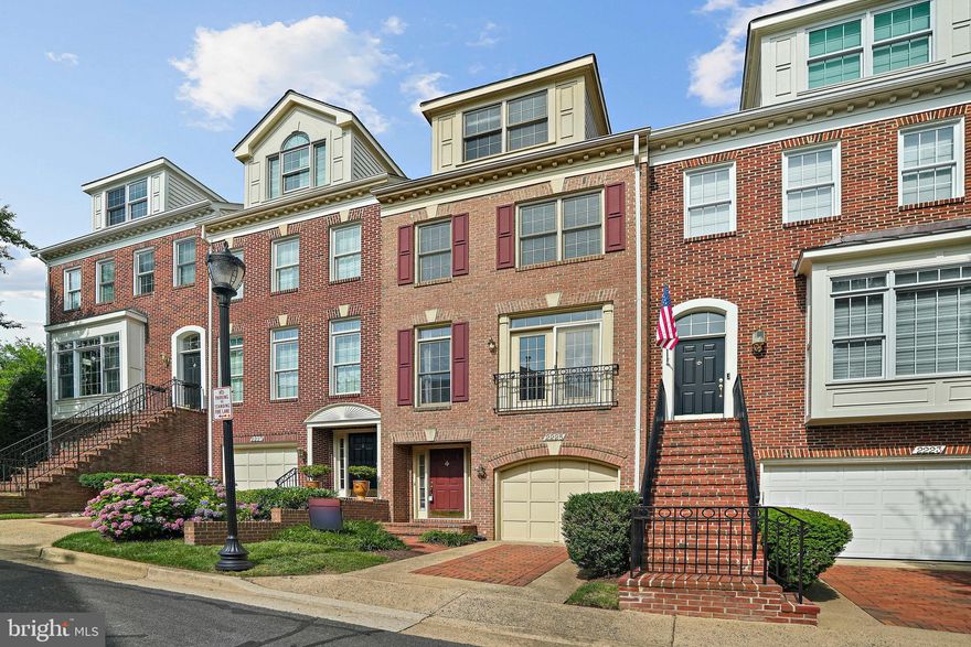 N Arl Luxury Townhome with garage! LOCATION! LOCATION! Immaculate and in prestigious Palisades Park. Short distance to the Rosslyn Metro, Georgetown, airport, restaurants and hiking along the Potomac River parkland. Rarely available, 3 BR/2 FB/1HB. Beautiful hardwood floors. 2126 Sq. ft. on 4 levels. Eat in kitchen with sliding glass door to deck and fenced yard.   No Smoking.  No Pets. Parking for two cars ONLY. One in the garage and one in the driveway. Owner prefers 2-3 year lease.

 EXCELLENT credit and sufficient income required. No more than two incomes to qualify. Available July 1st.