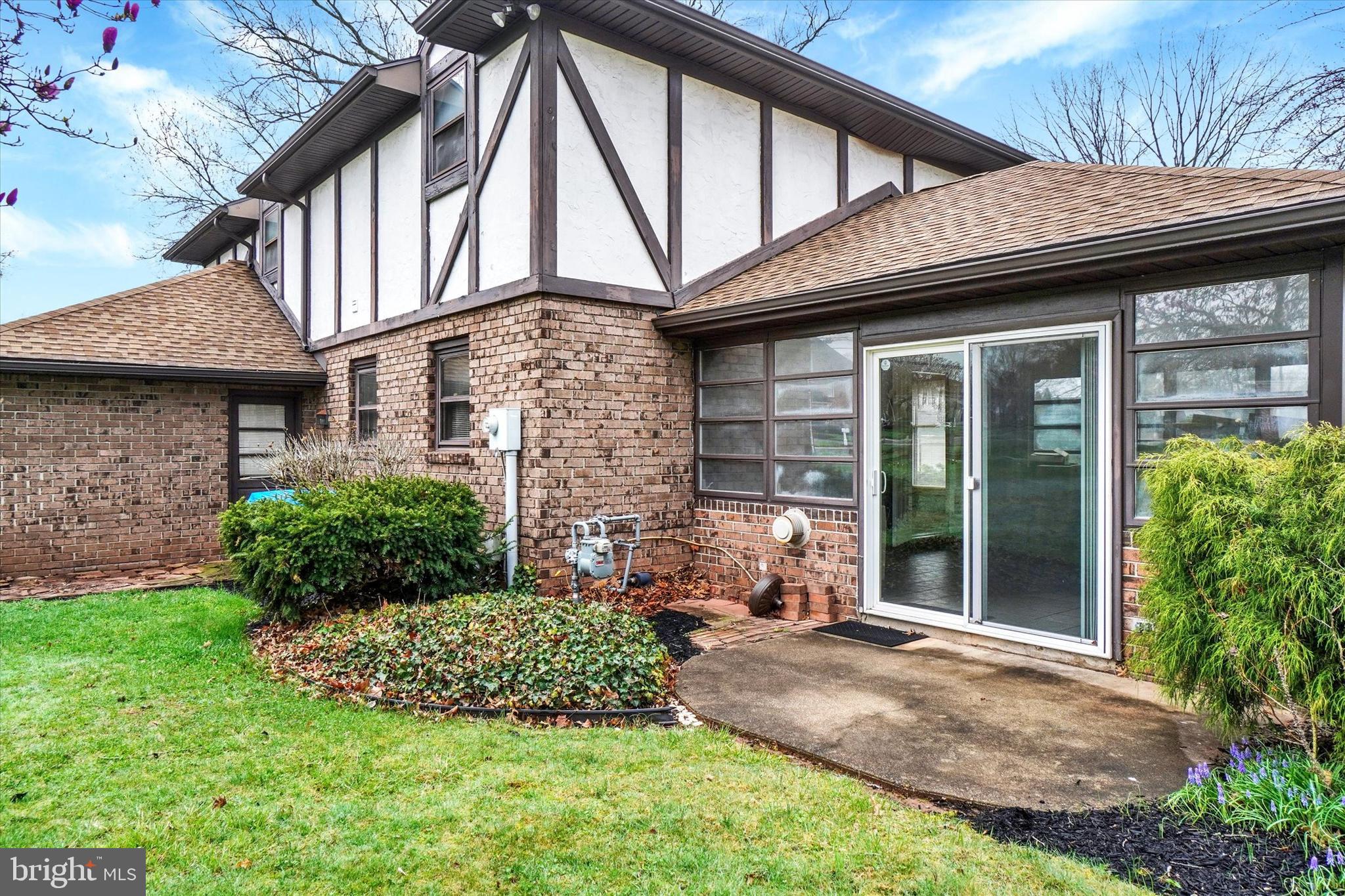 OUTDOOR COUNTRY CLUB - Residential