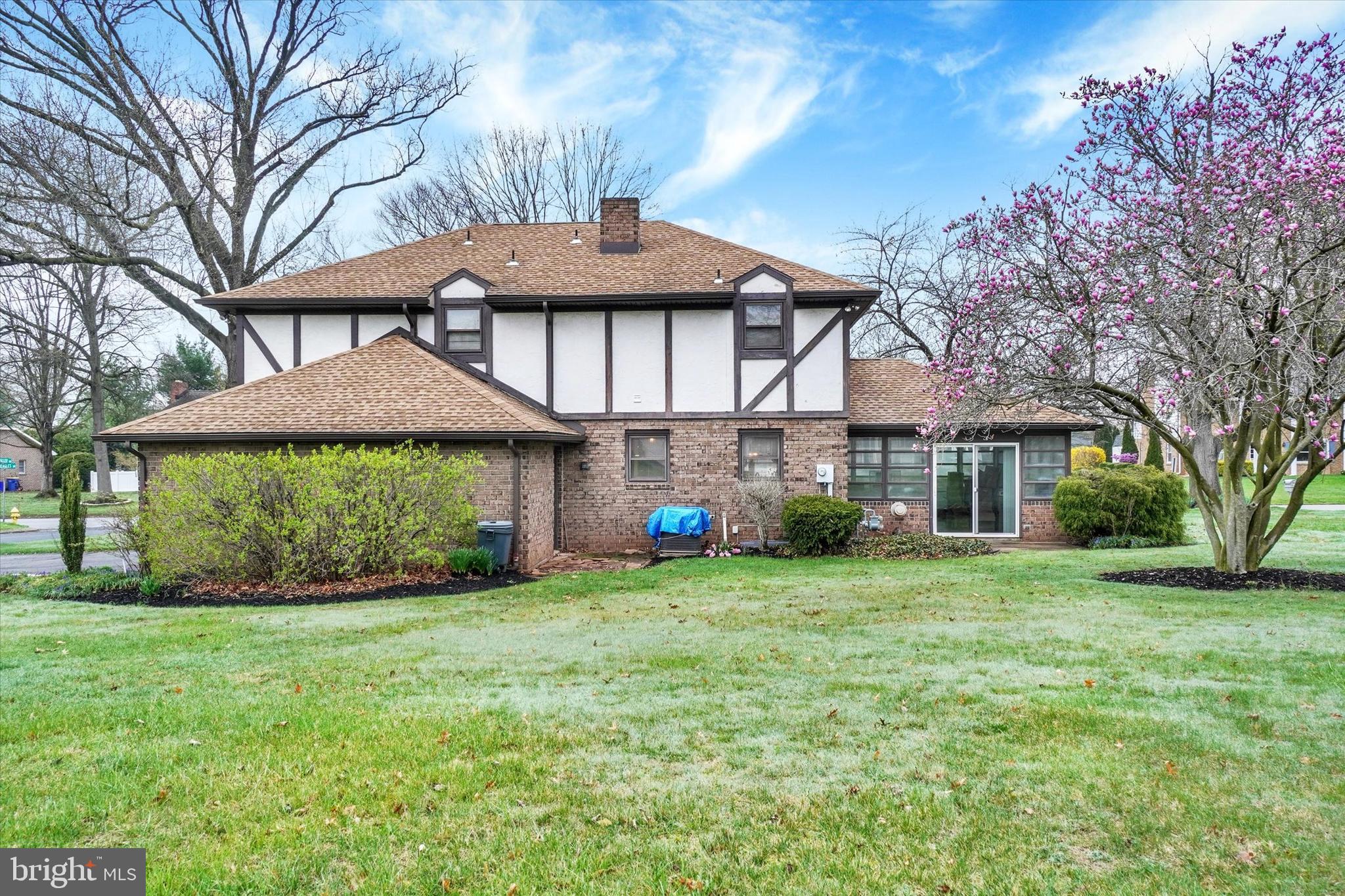 OUTDOOR COUNTRY CLUB - Residential