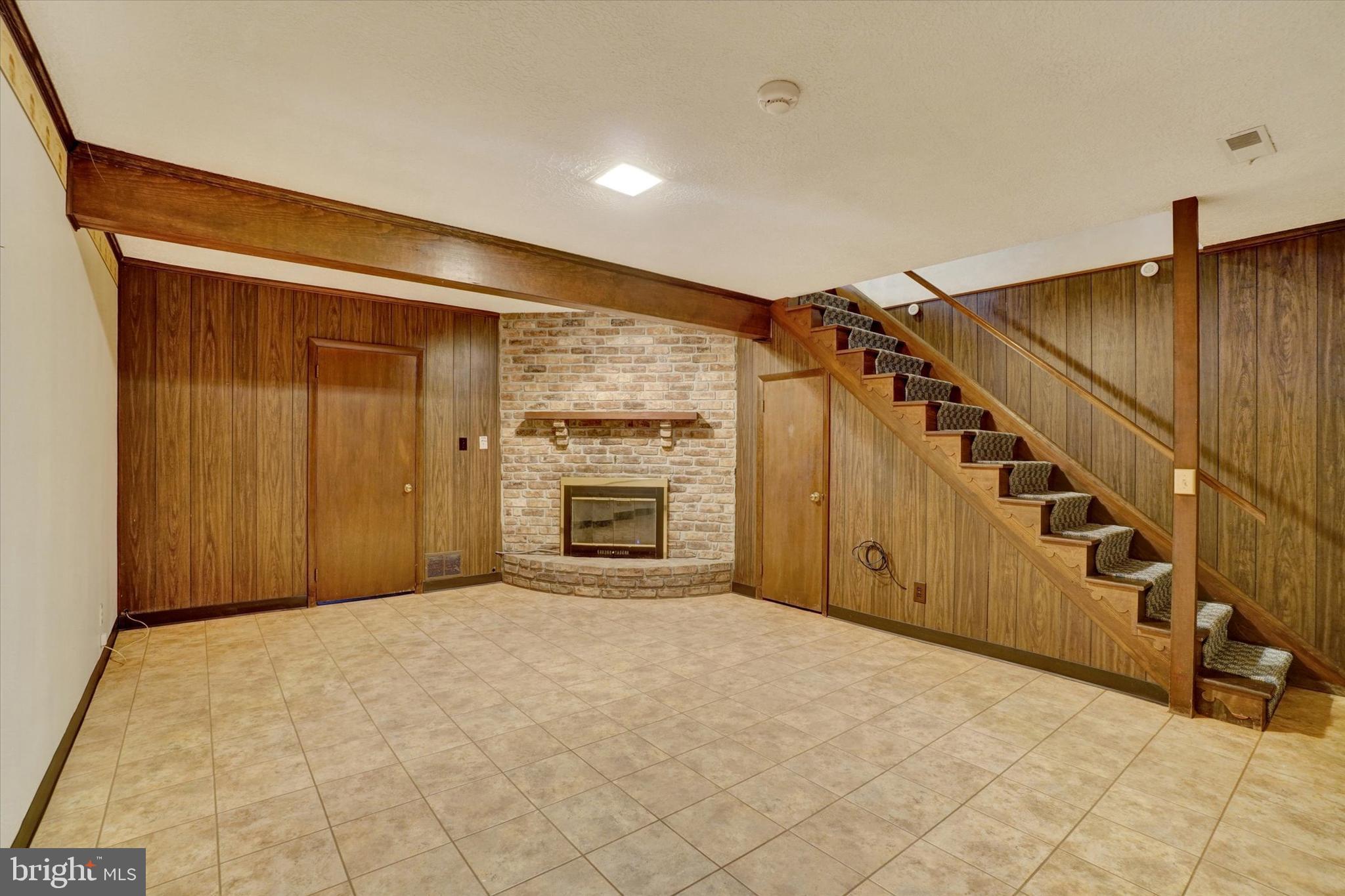 OUTDOOR COUNTRY CLUB - Residential