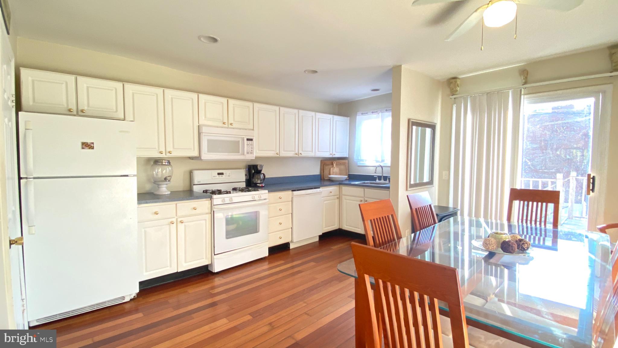 1004 IRIS AVENUE