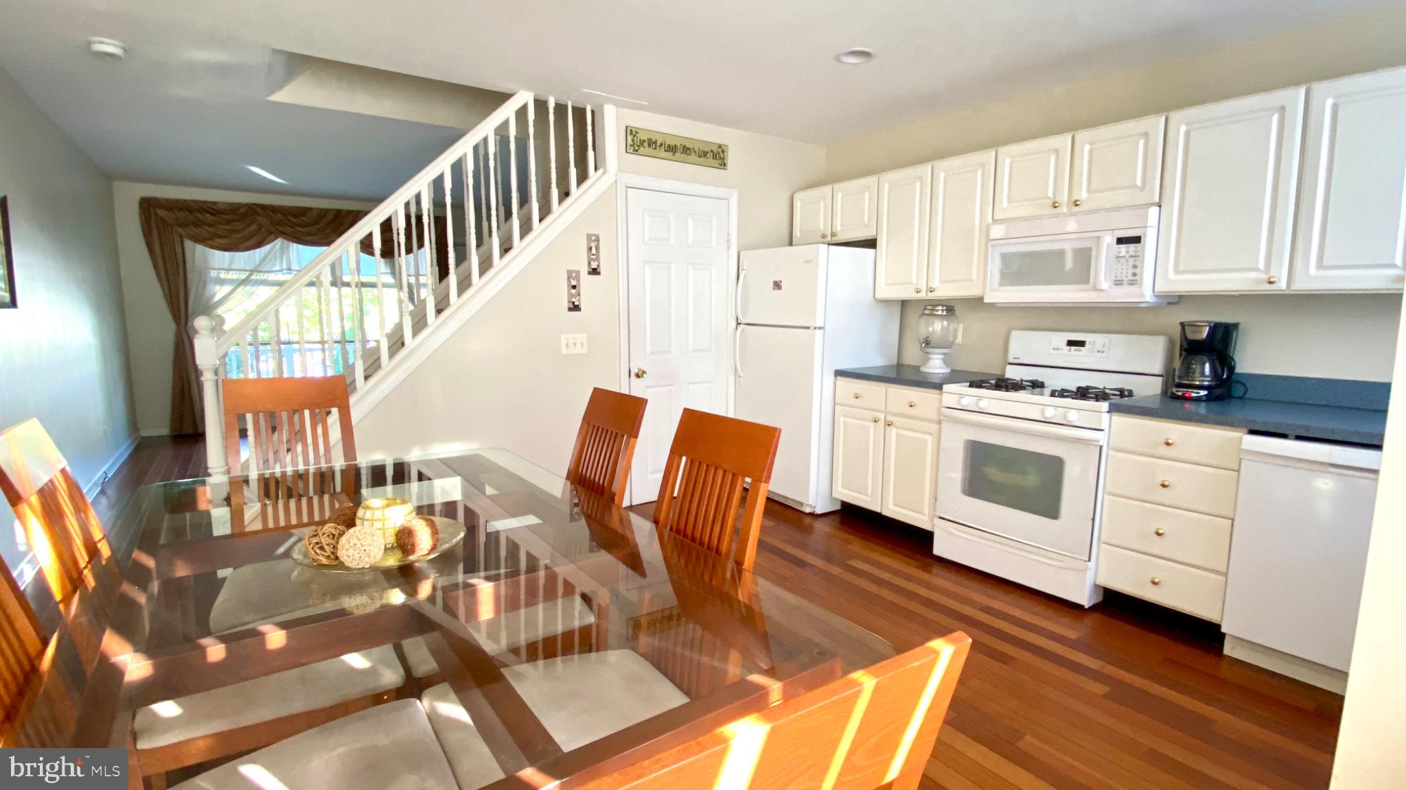 1004 IRIS AVENUE