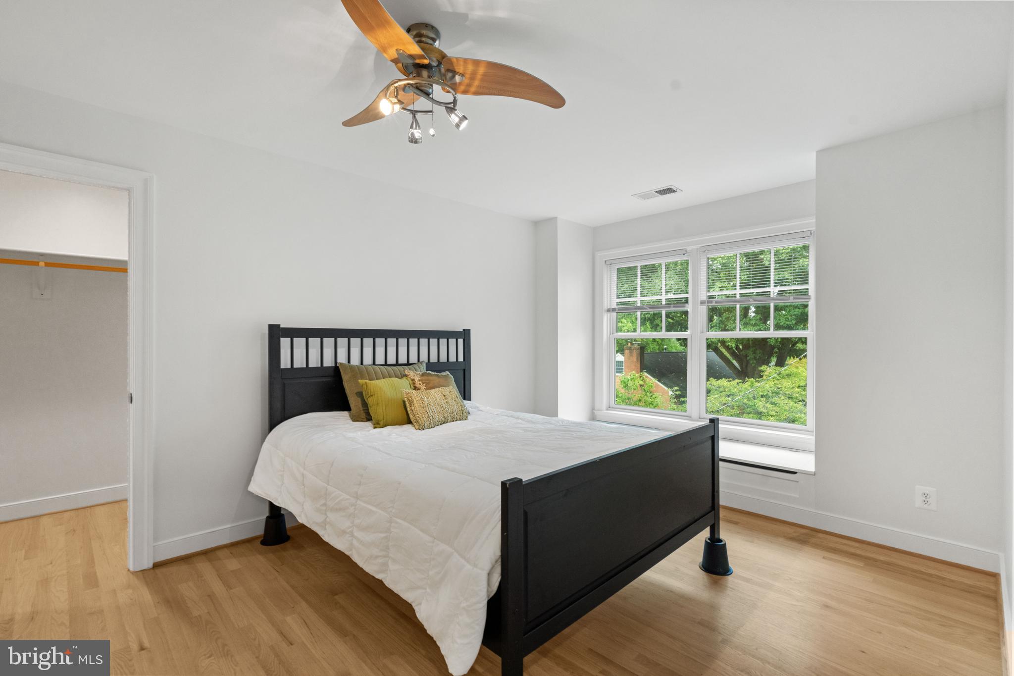 COUNTRY CLUB HILLS - Residential