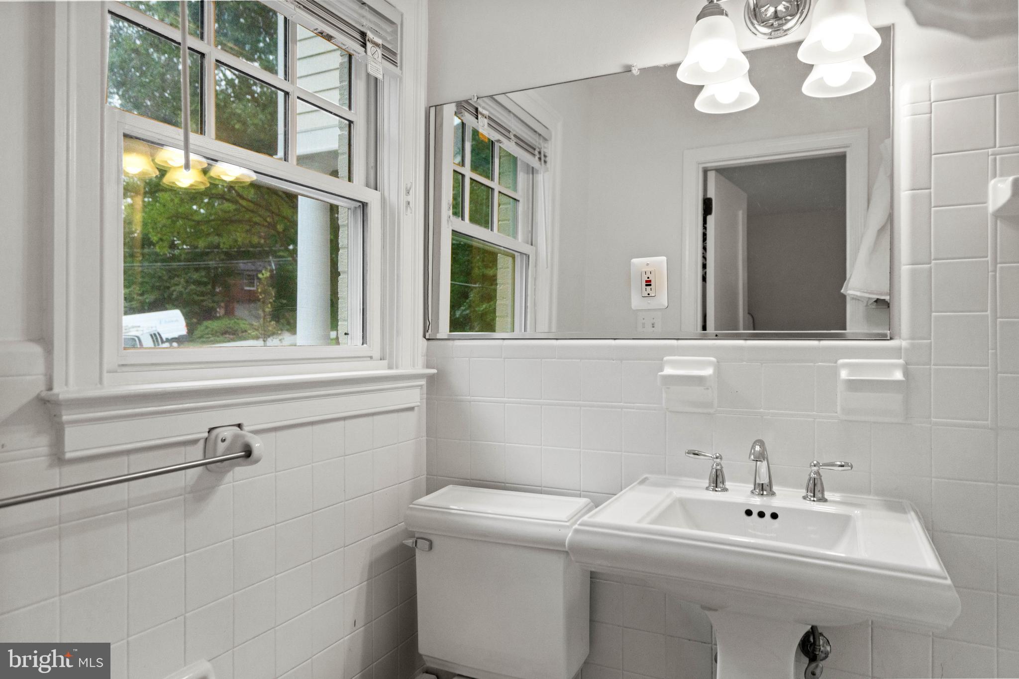 COUNTRY CLUB HILLS - Residential