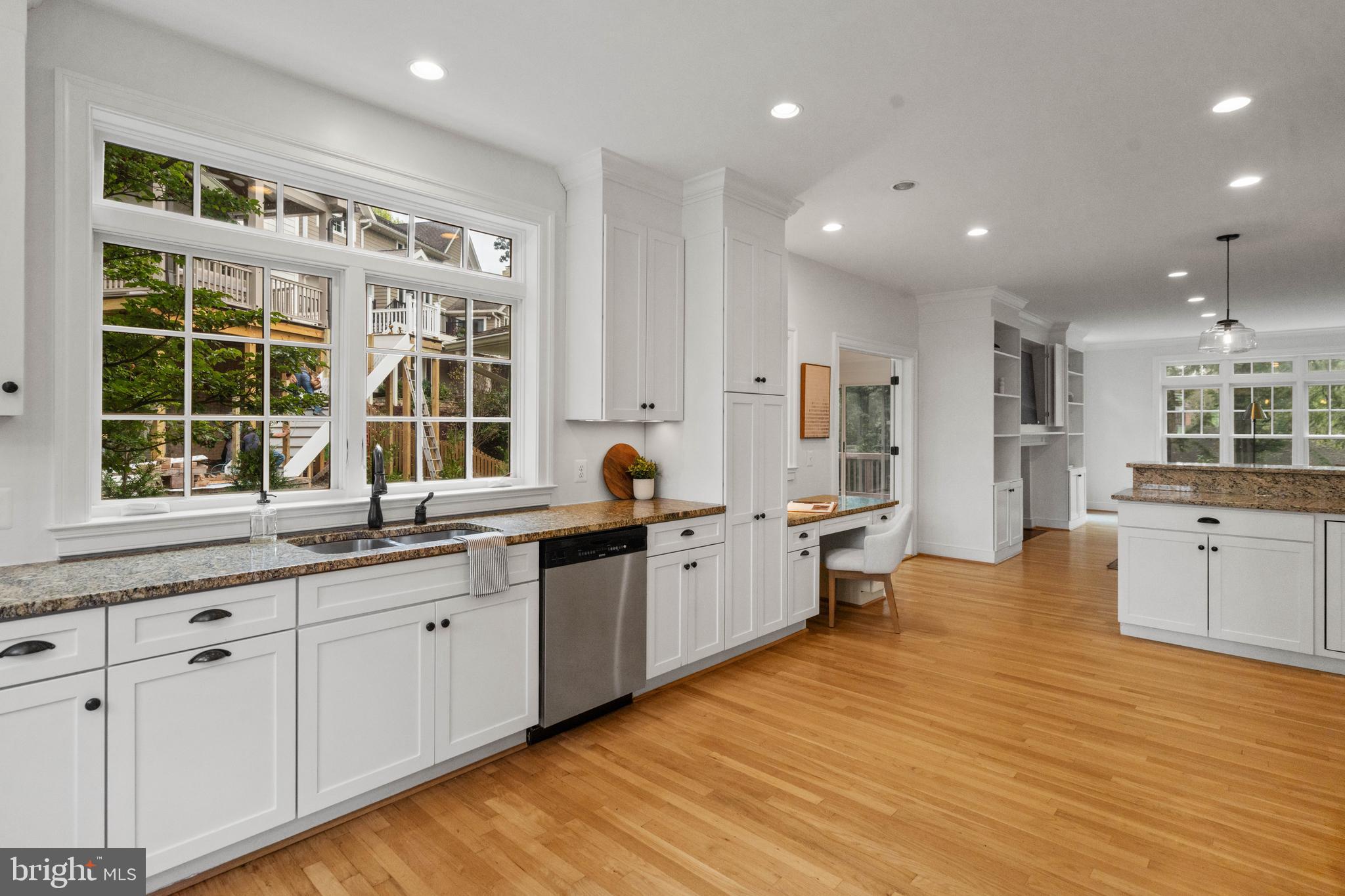 COUNTRY CLUB HILLS - Residential