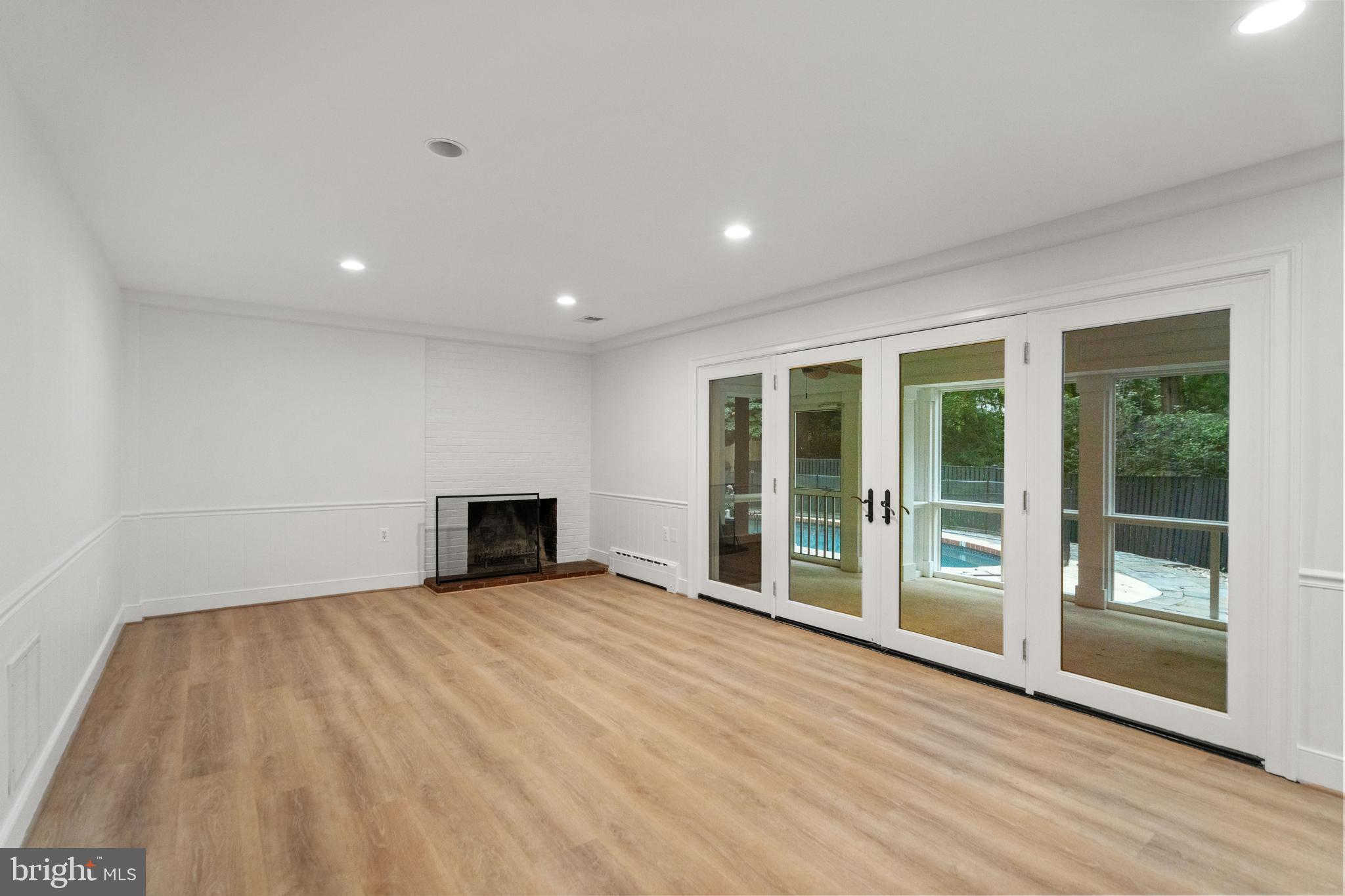 COUNTRY CLUB HILLS - Residential