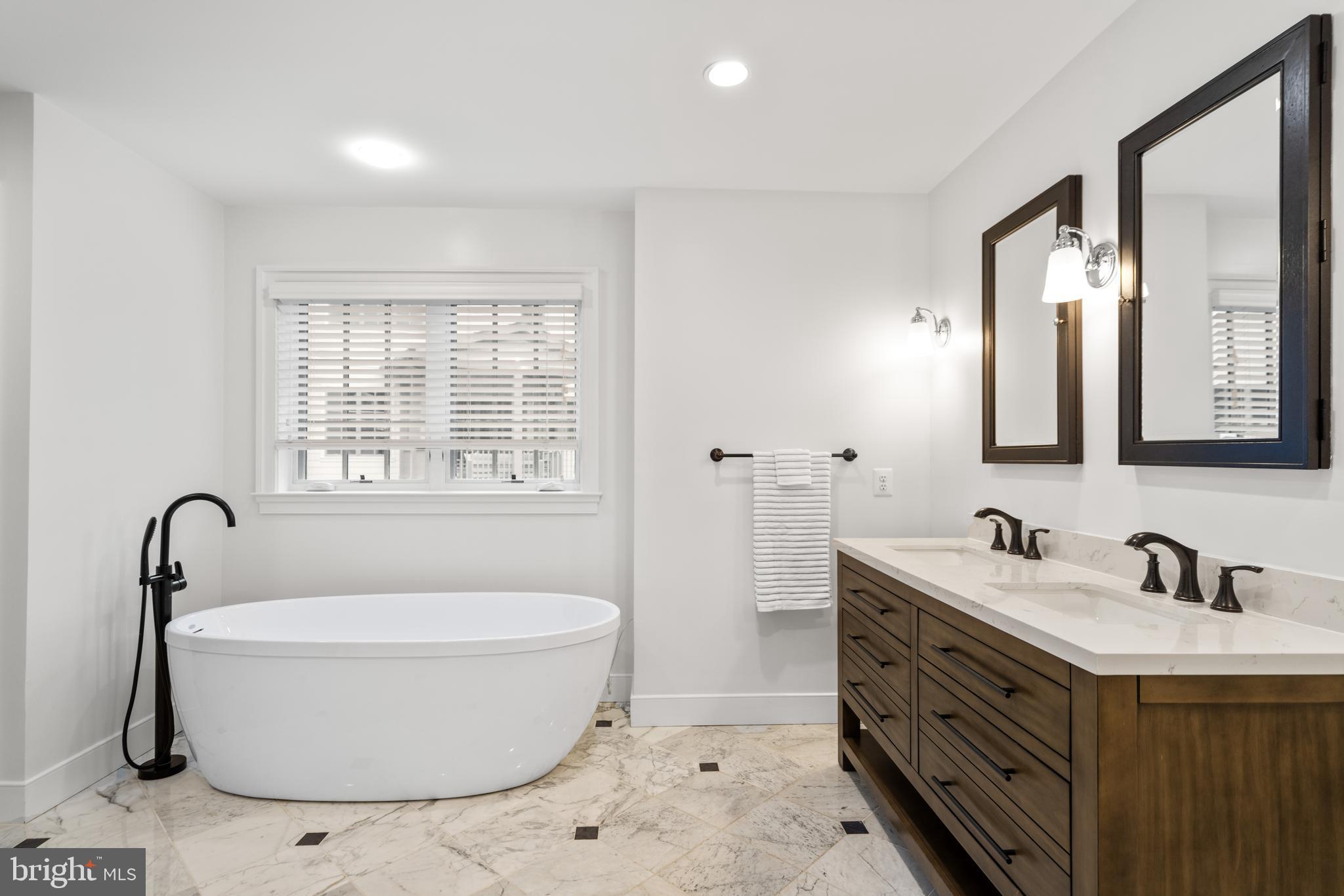 COUNTRY CLUB HILLS - Residential