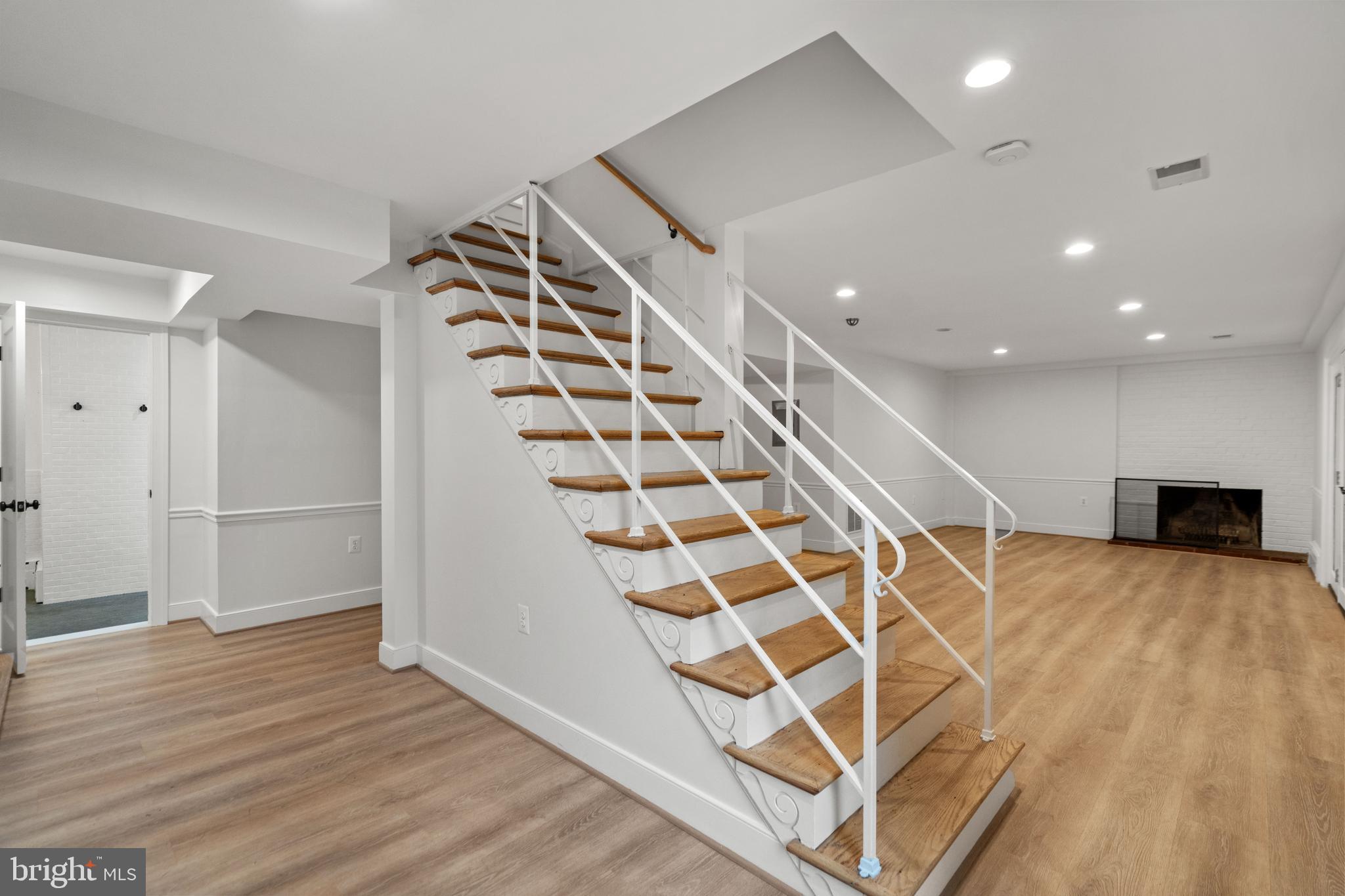 COUNTRY CLUB HILLS - Residential