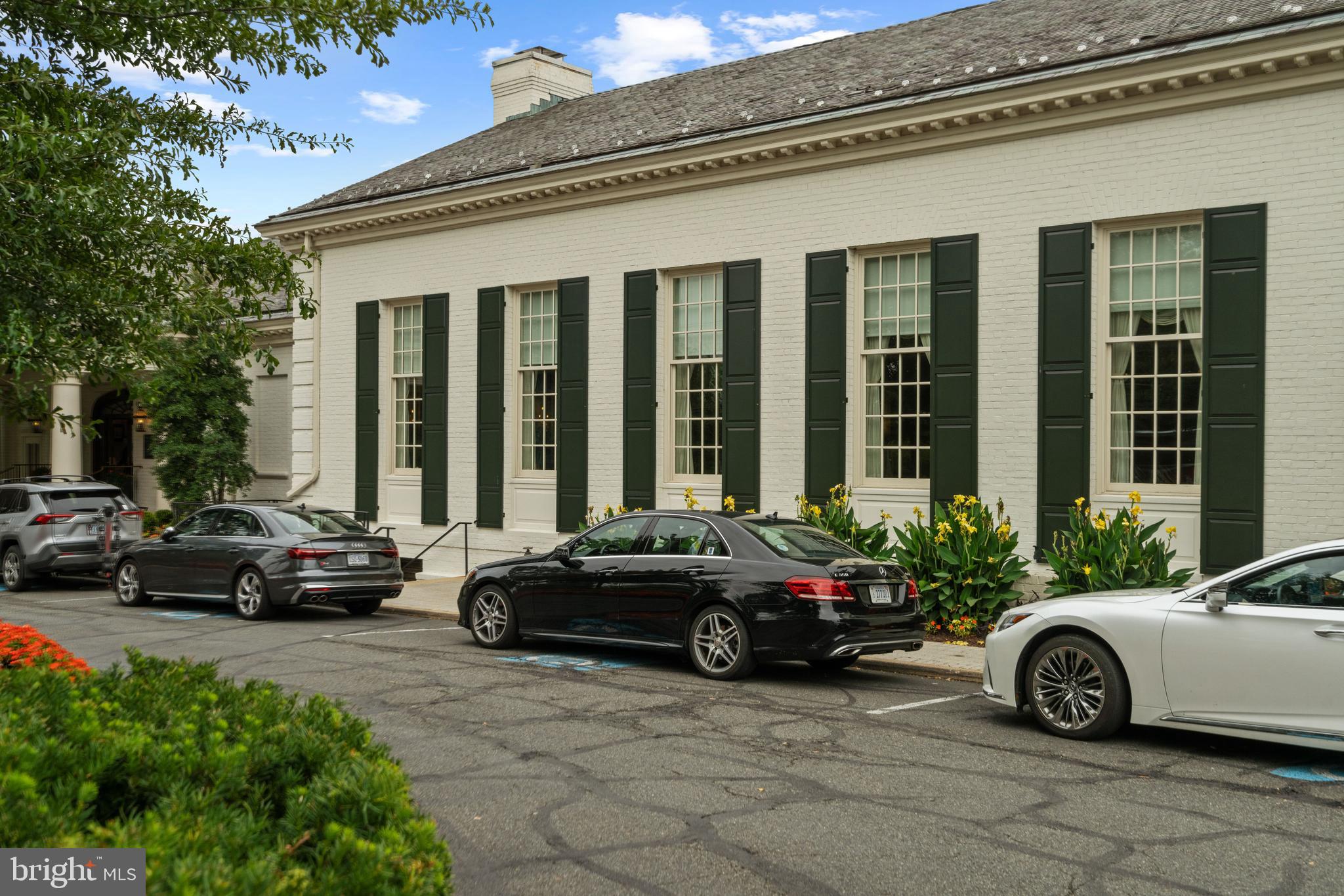 COUNTRY CLUB HILLS - Residential