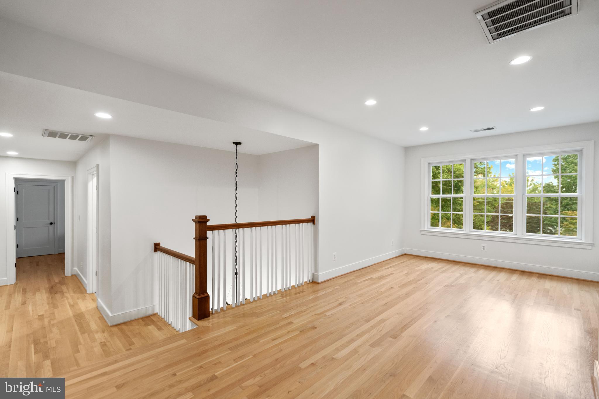 COUNTRY CLUB HILLS - Residential