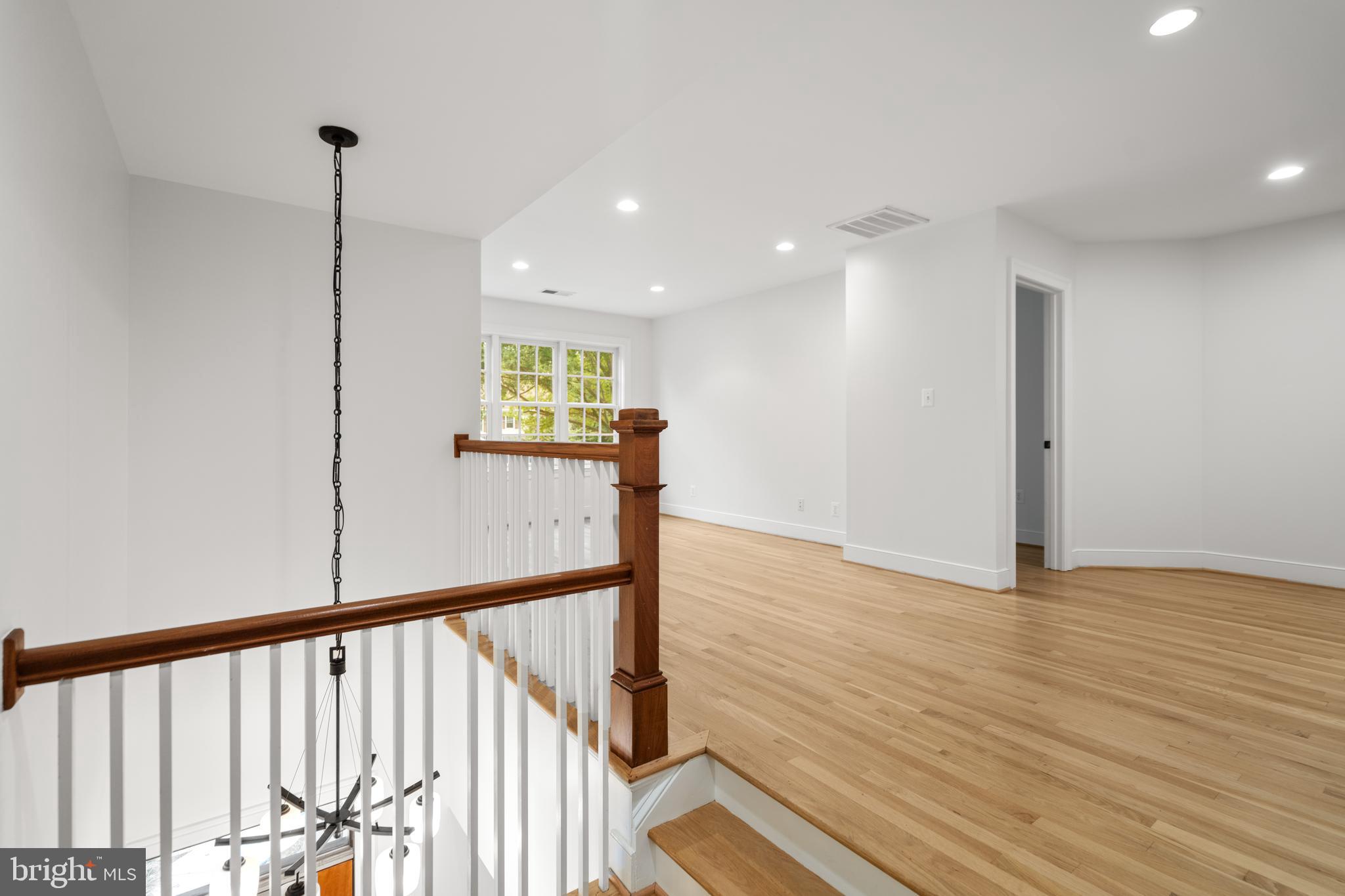 COUNTRY CLUB HILLS - Residential