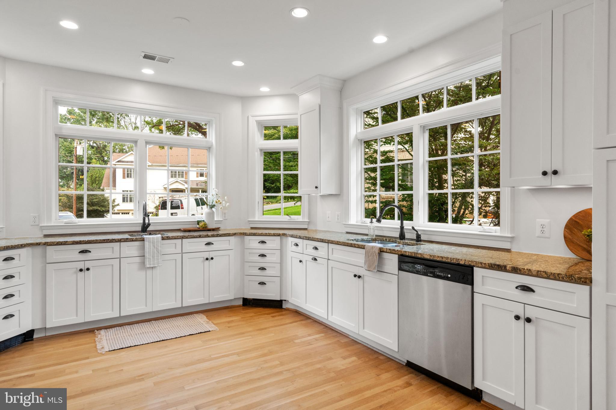 COUNTRY CLUB HILLS - Residential