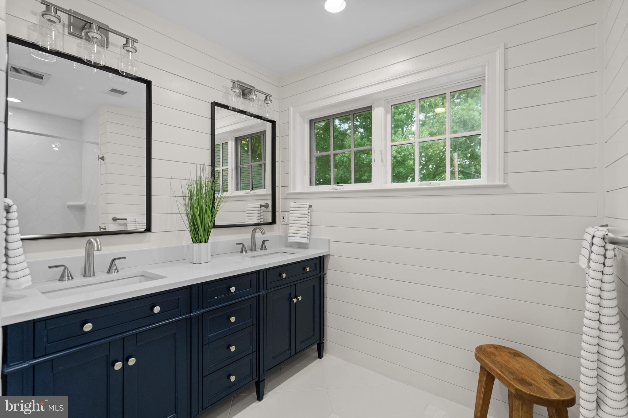 COUNTRY CLUB HILLS - Residential