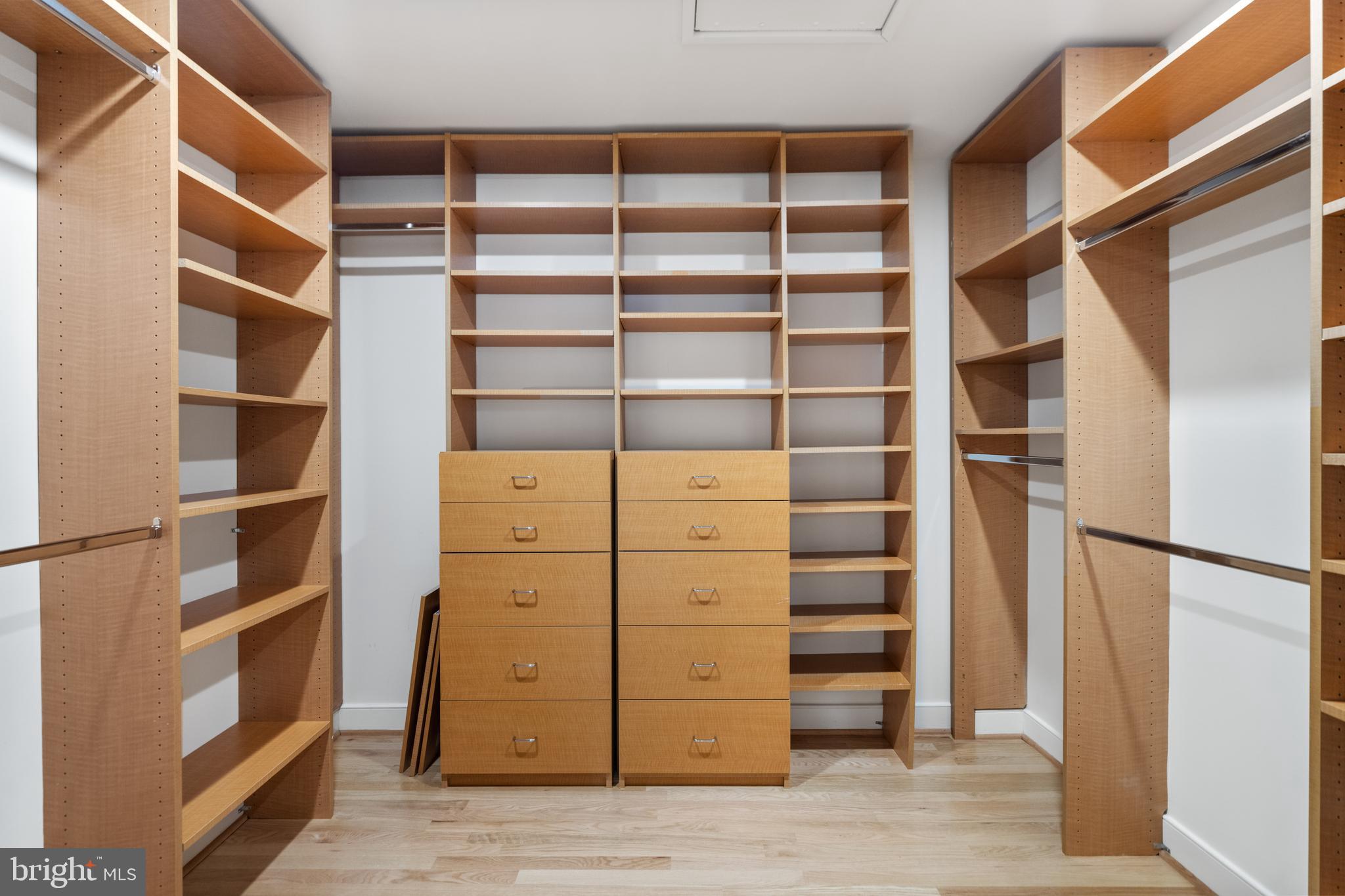 COUNTRY CLUB HILLS - Residential