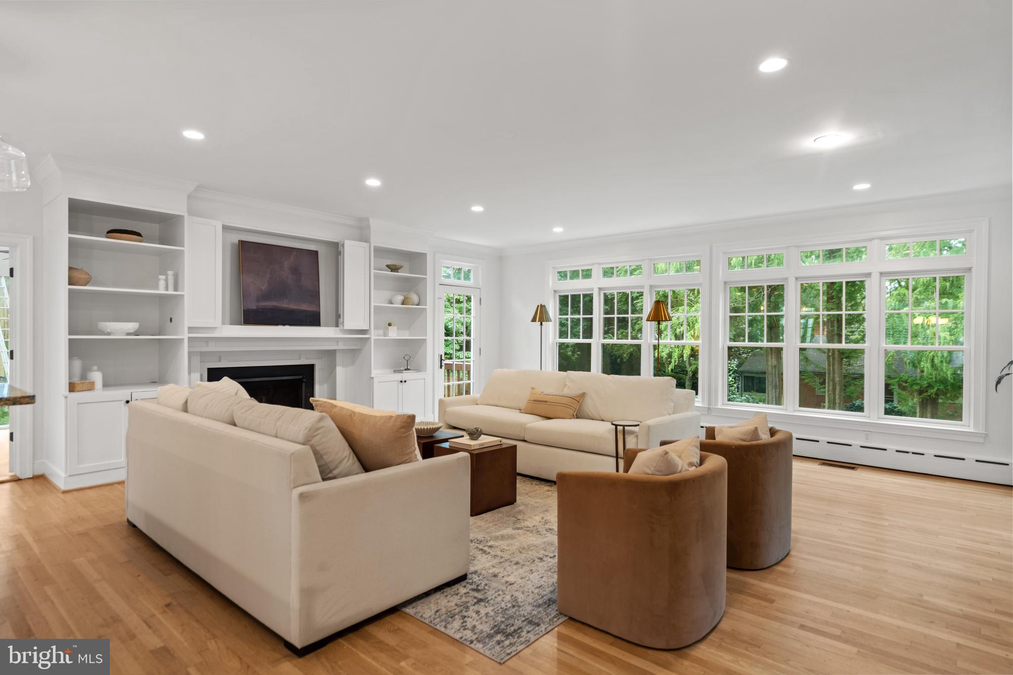 COUNTRY CLUB HILLS - Residential