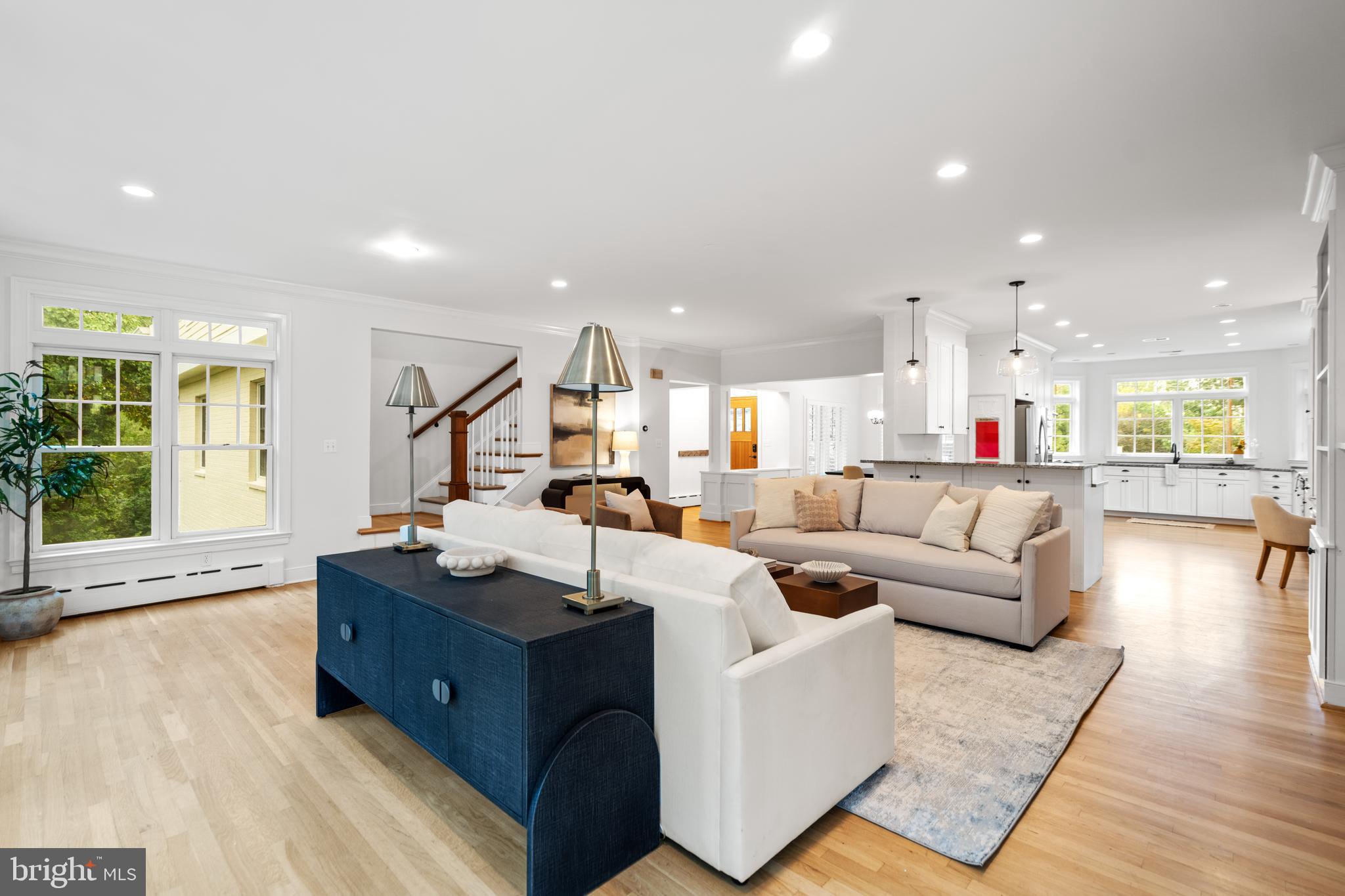 COUNTRY CLUB HILLS - Residential