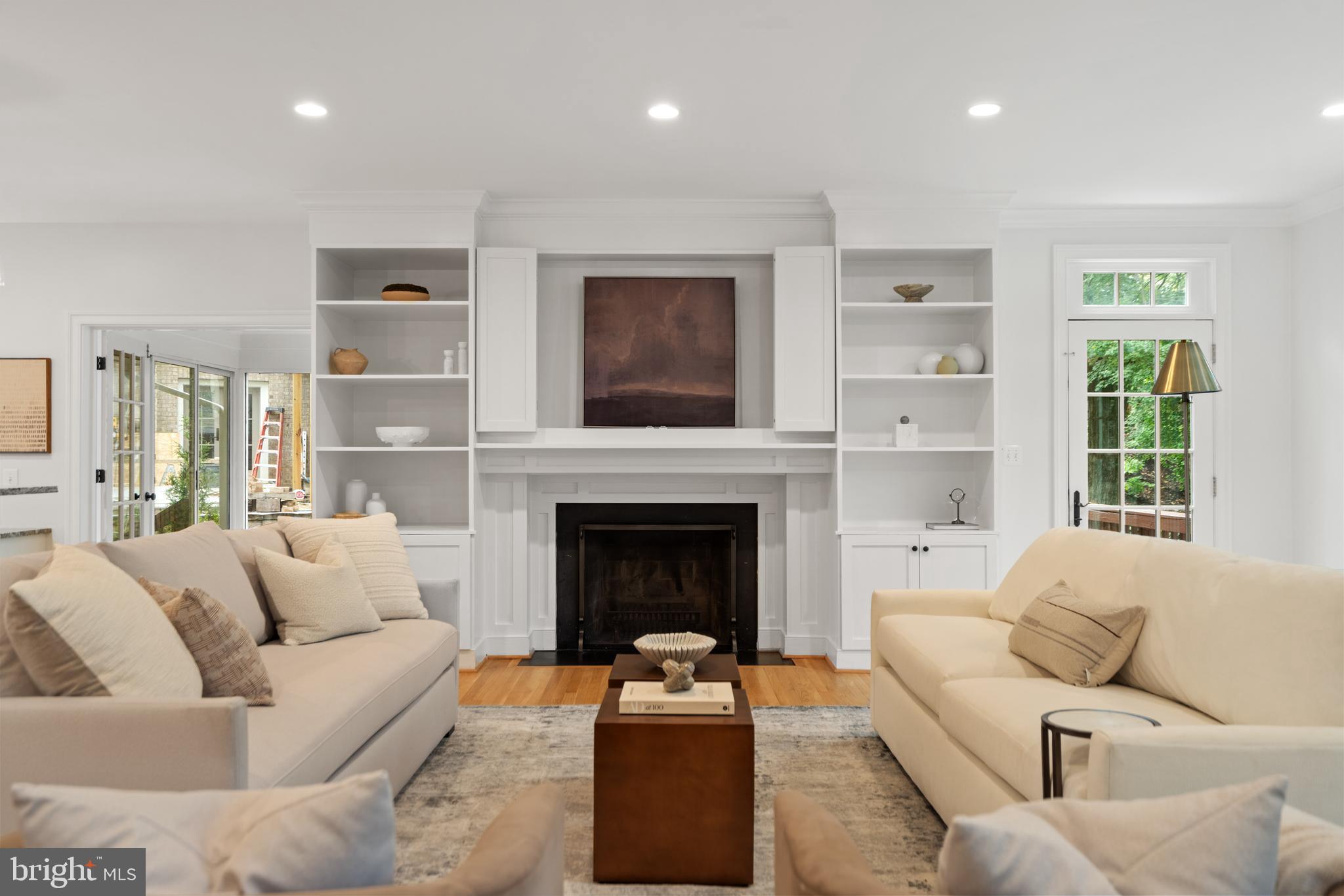 COUNTRY CLUB HILLS - Residential