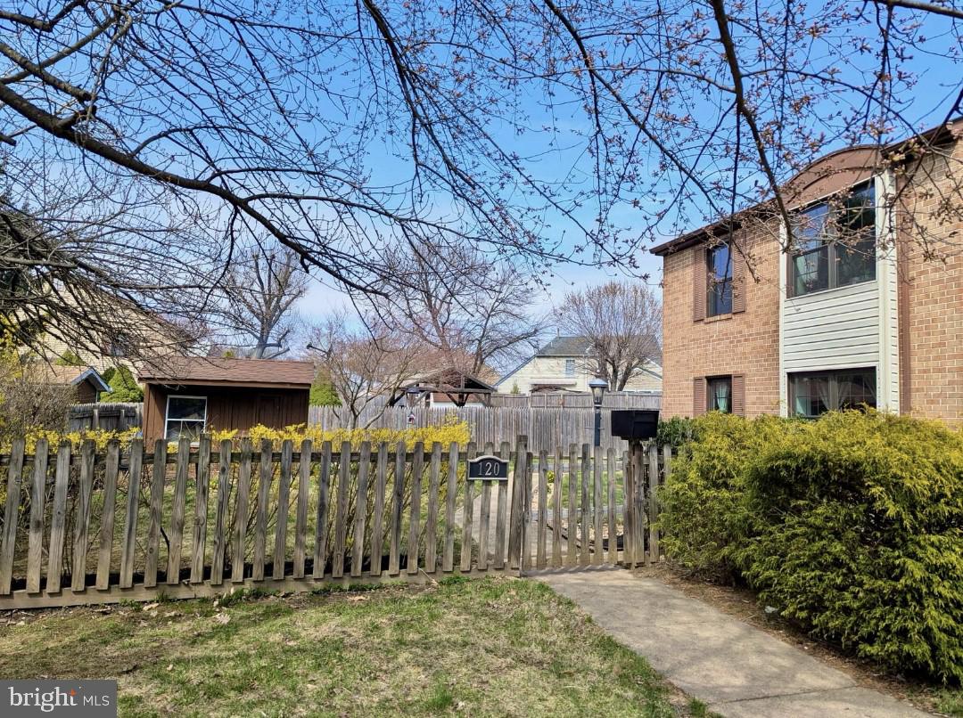 HOLLYBROOKE - Residential