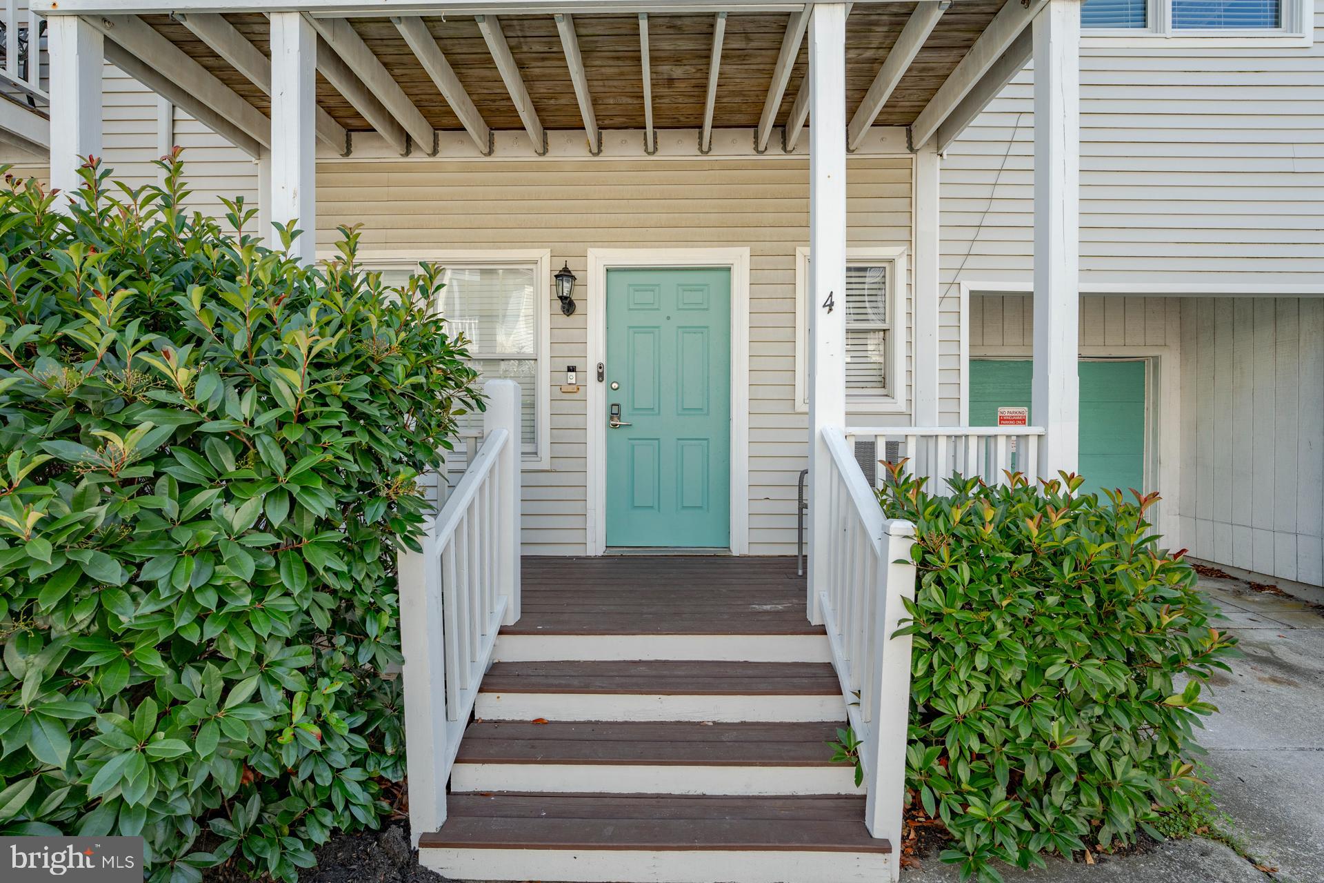4 WINDJAMMER COURT