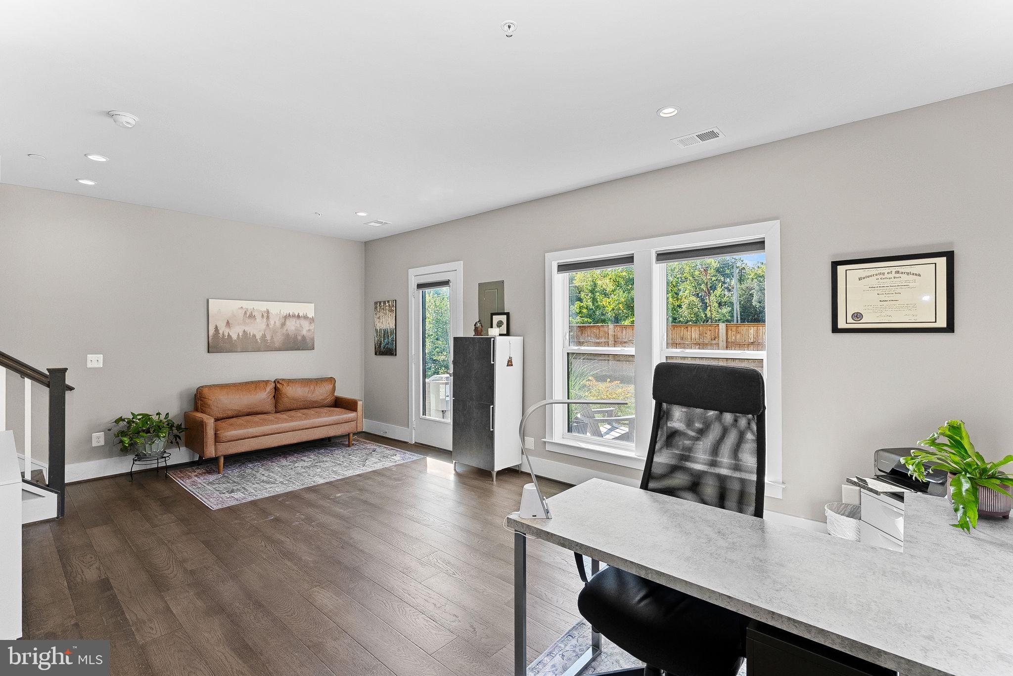 ASHBURN OVERLOOK - Residential