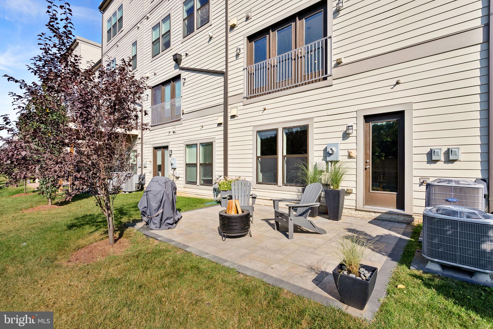 ASHBURN OVERLOOK - Residential