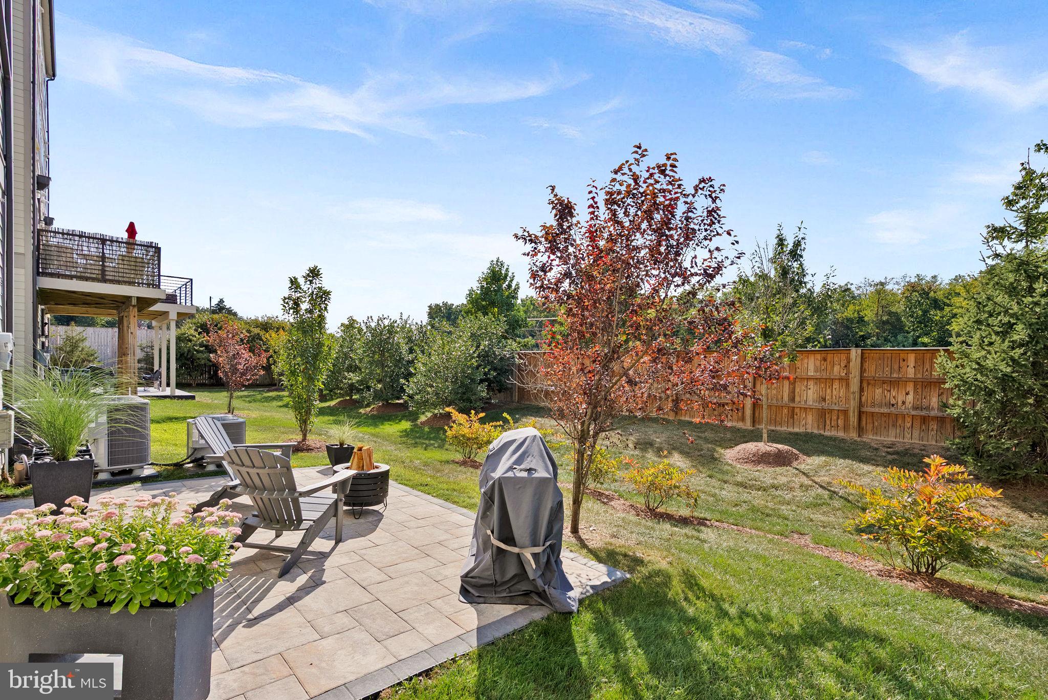 ASHBURN OVERLOOK - Residential