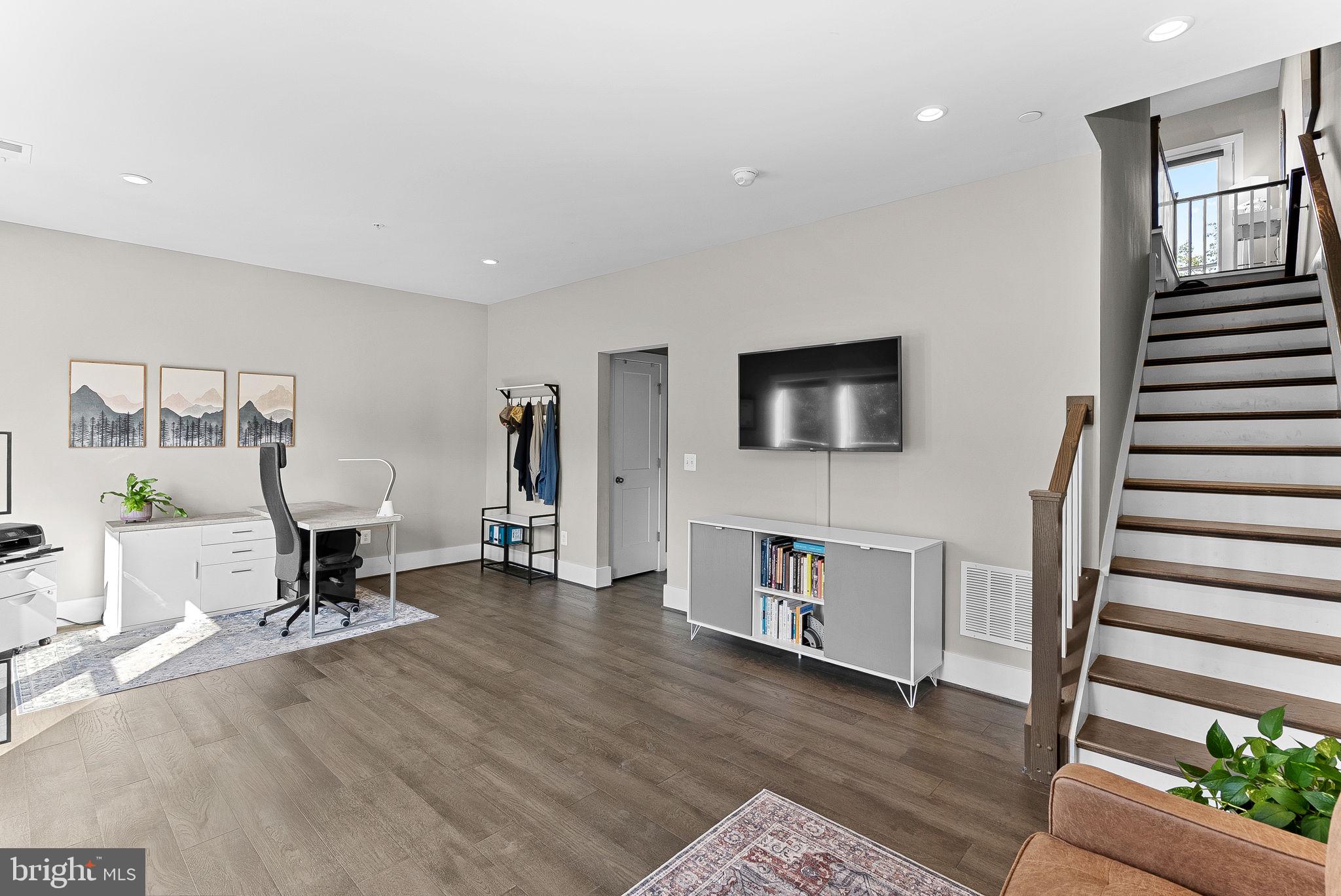 ASHBURN OVERLOOK - Residential