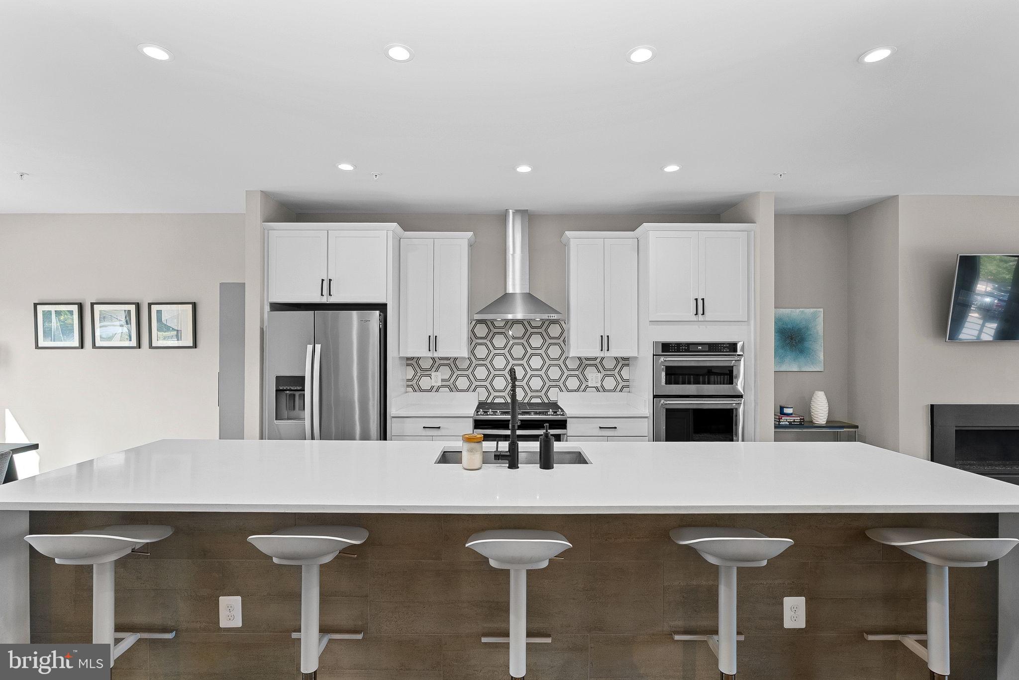 ASHBURN OVERLOOK - Residential