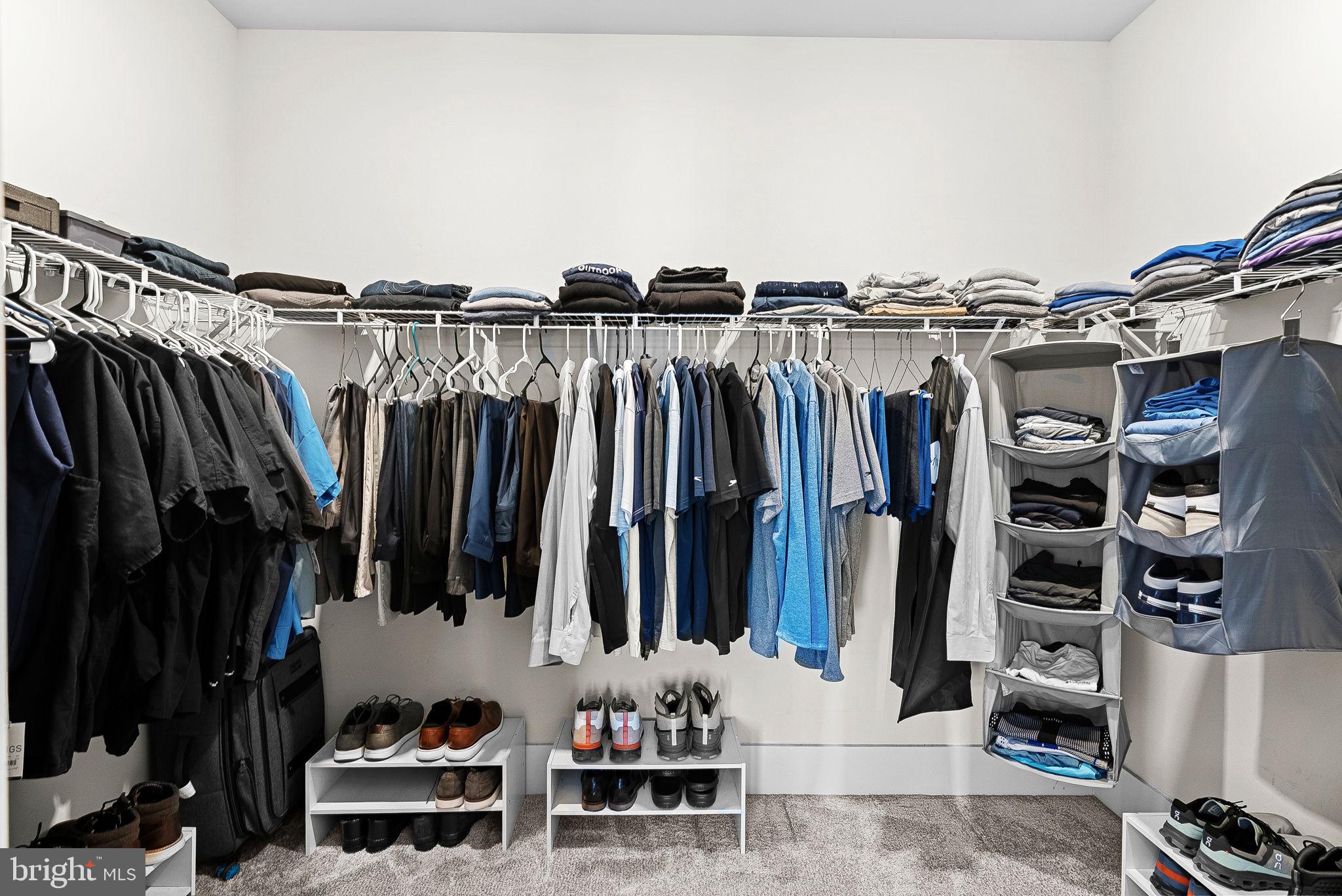 ASHBURN OVERLOOK - Residential