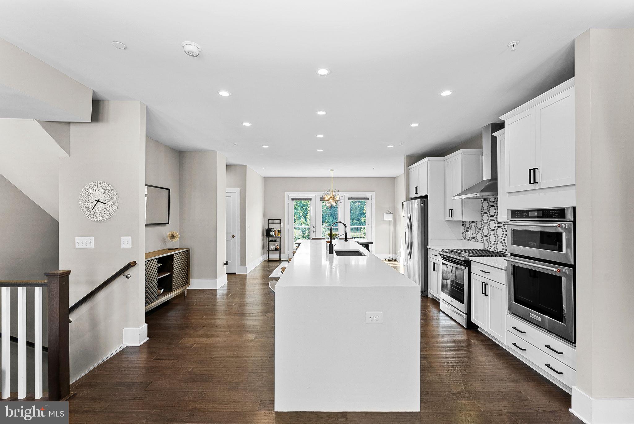 ASHBURN OVERLOOK - Residential