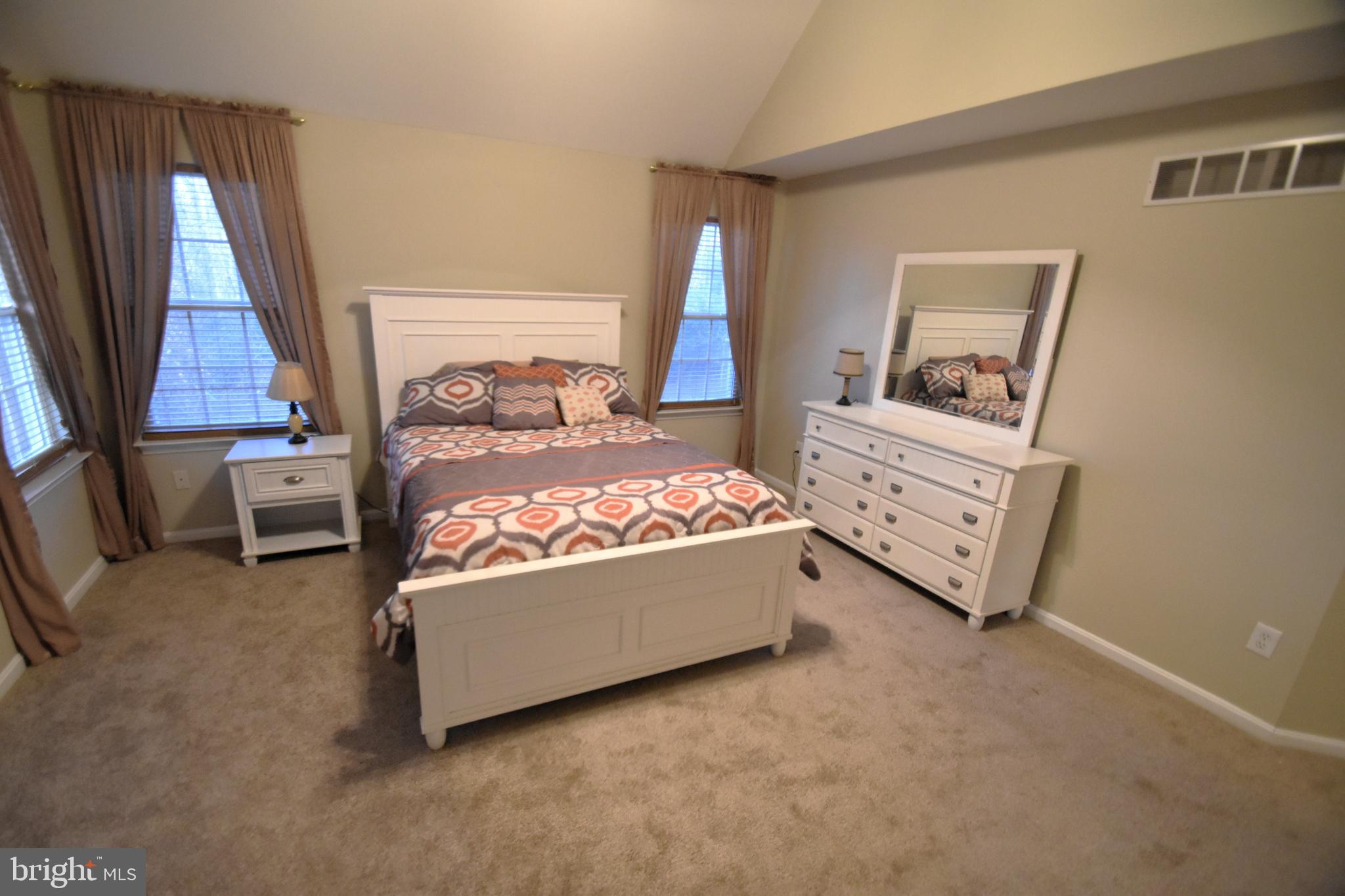 KNOTTS LANDING - Residential