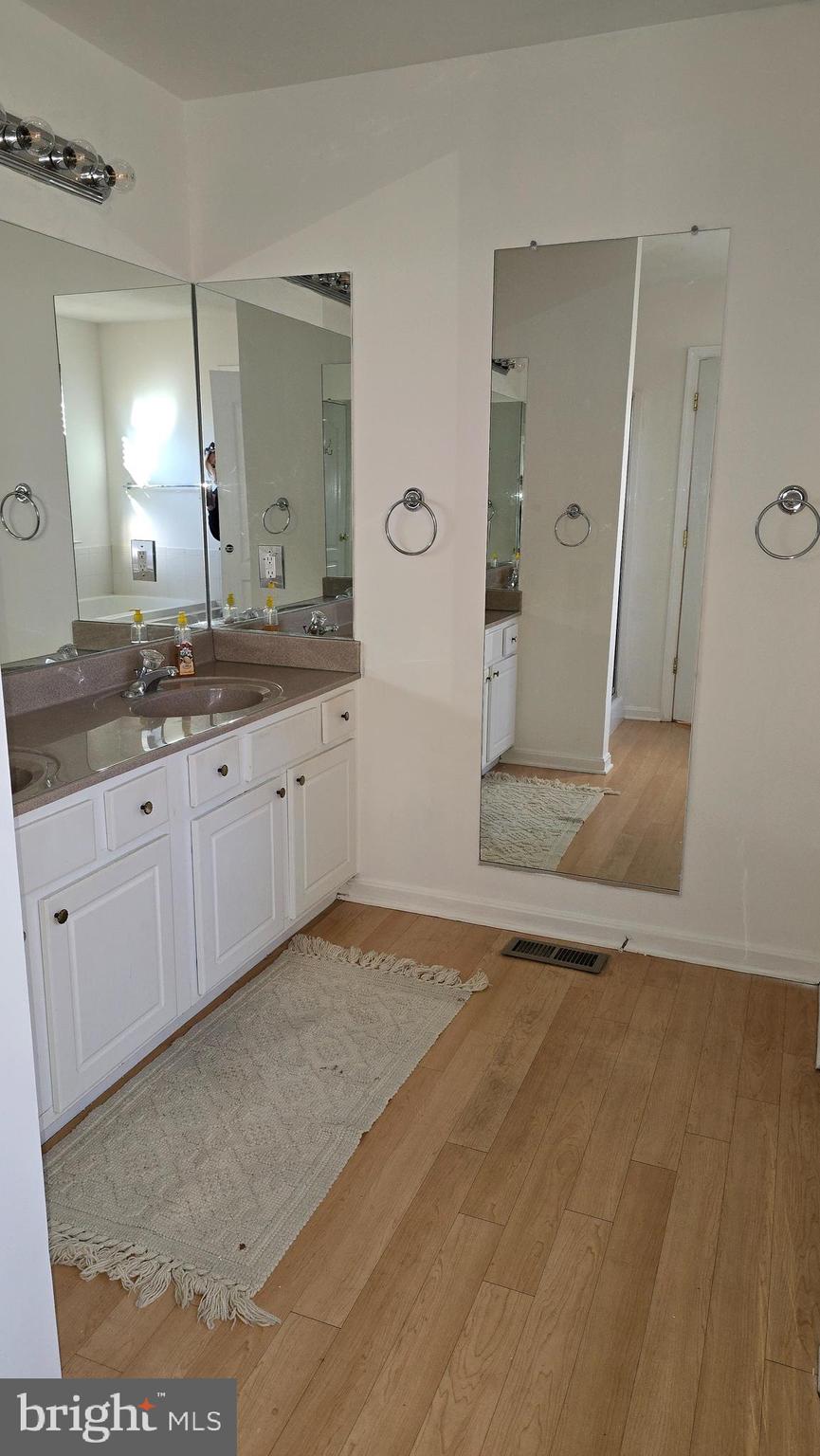 KNOTTS LANDING - Residential