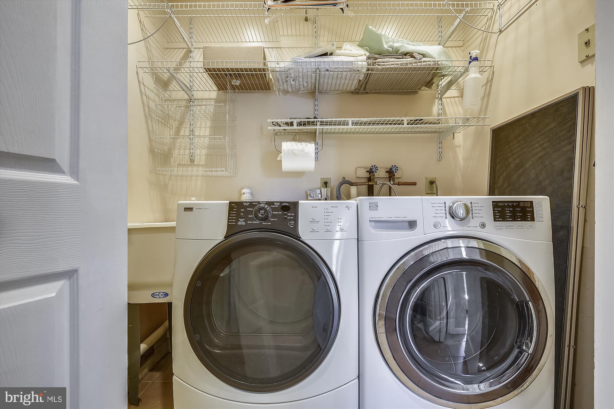 HILLENDALE PARK - Residential