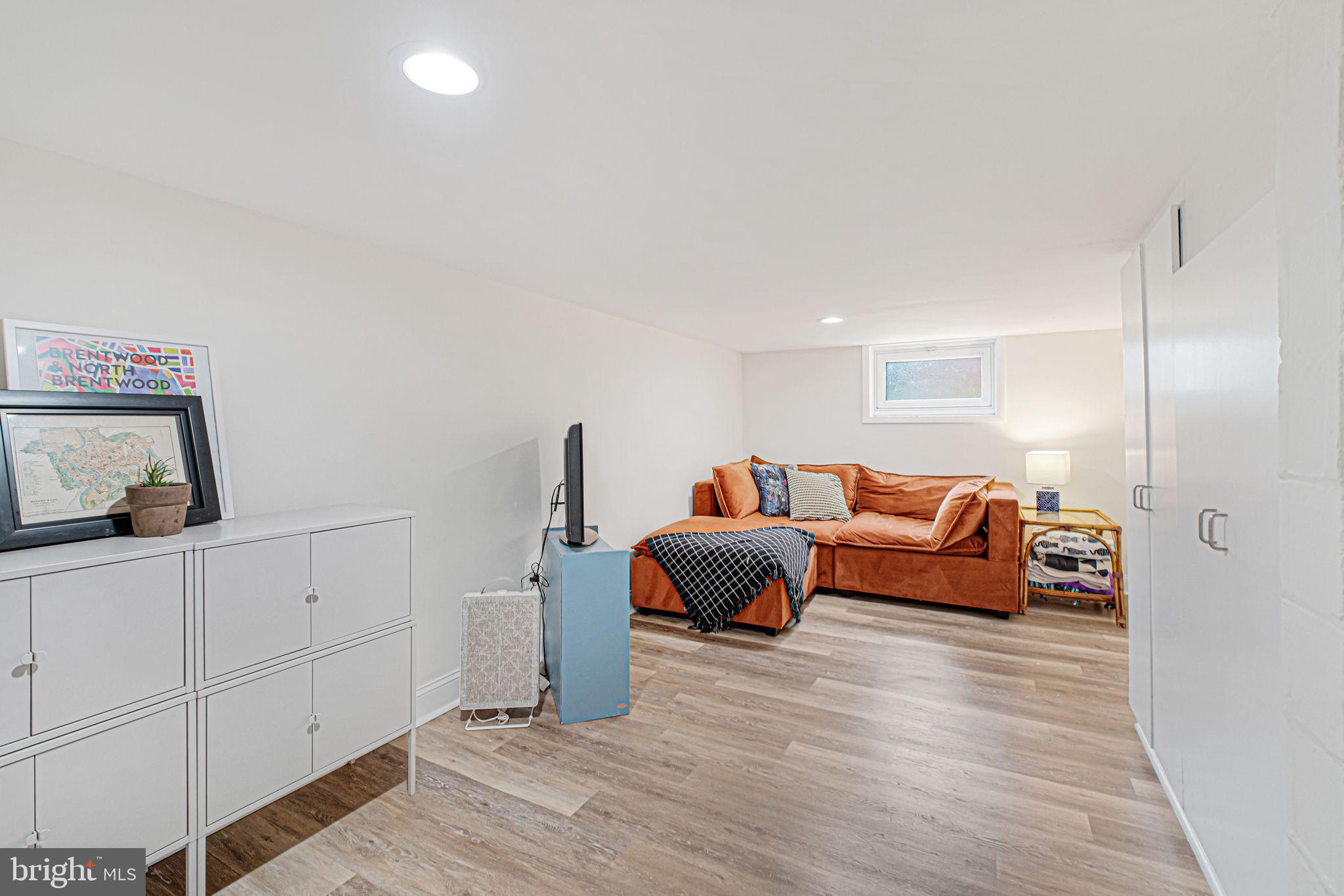 BRENTWOOD - Residential