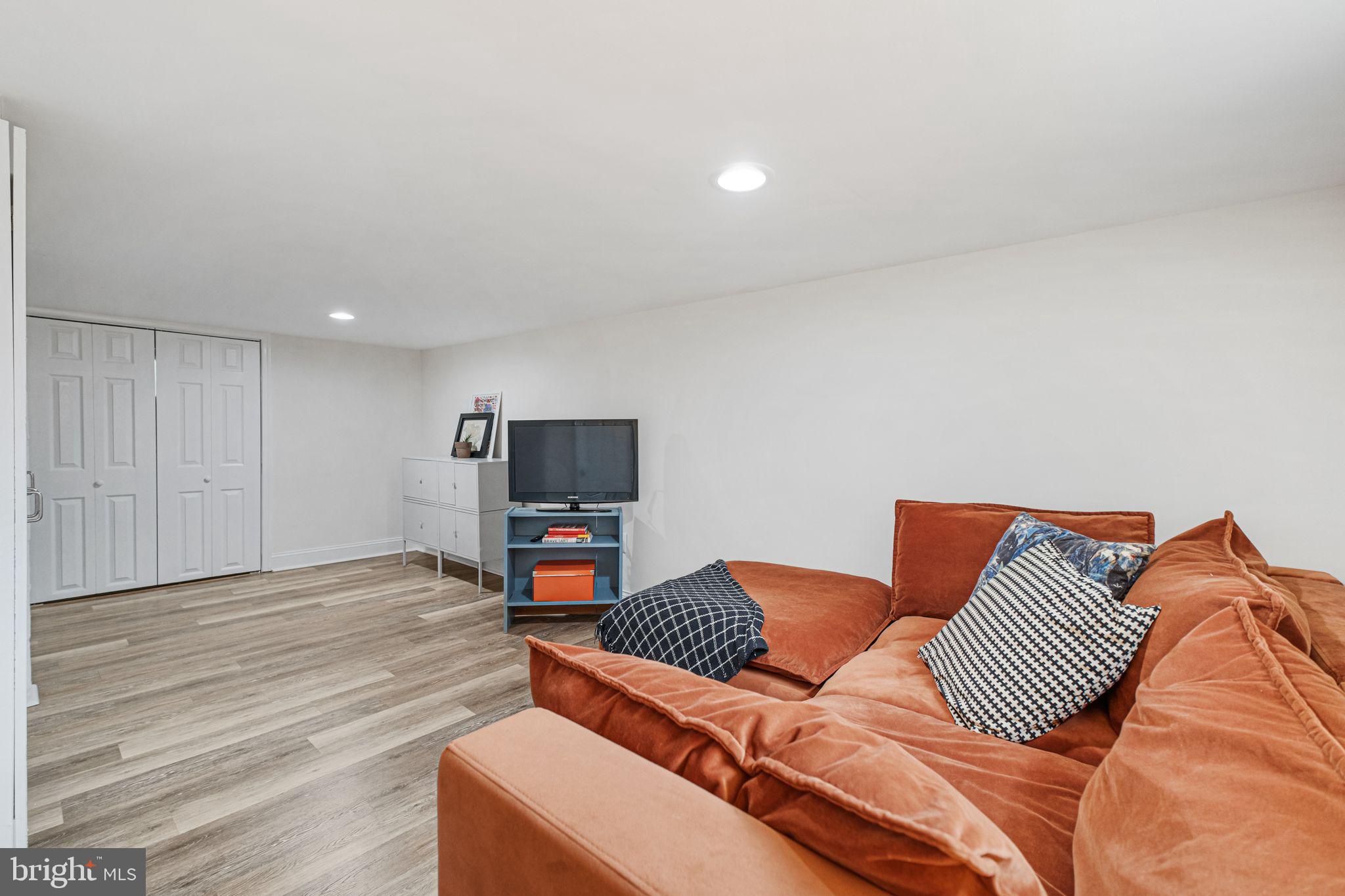 BRENTWOOD - Residential