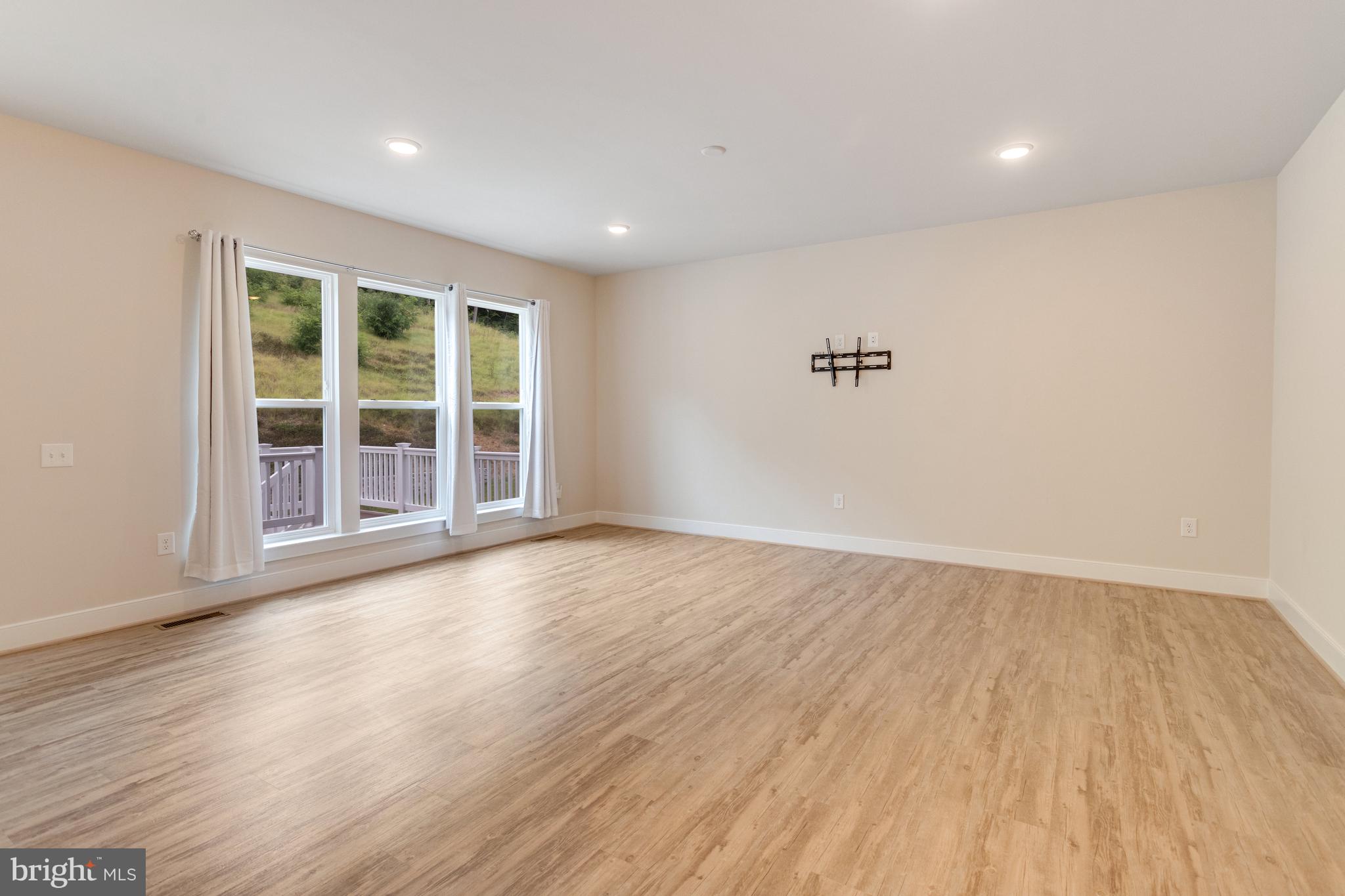 POTOMAC SHORES - Residential Lease