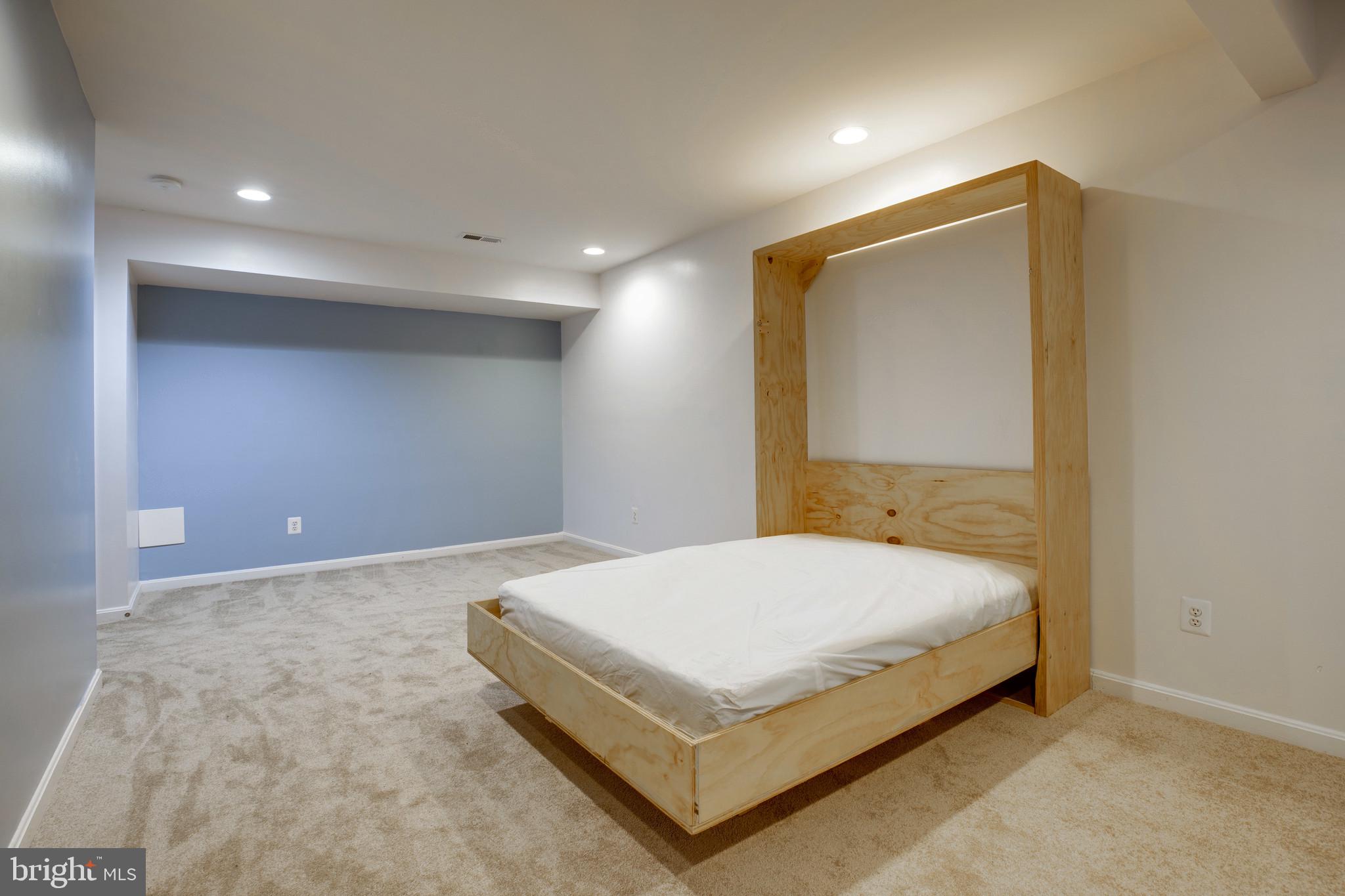 PARKWAY WEST - Residential