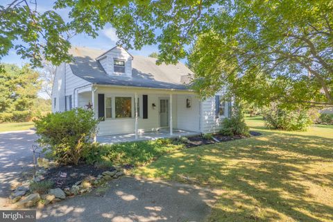 Photo of 2856 Lawndale Road, FINKSBURG, MD 21048 (MLS # MDCR2030312)