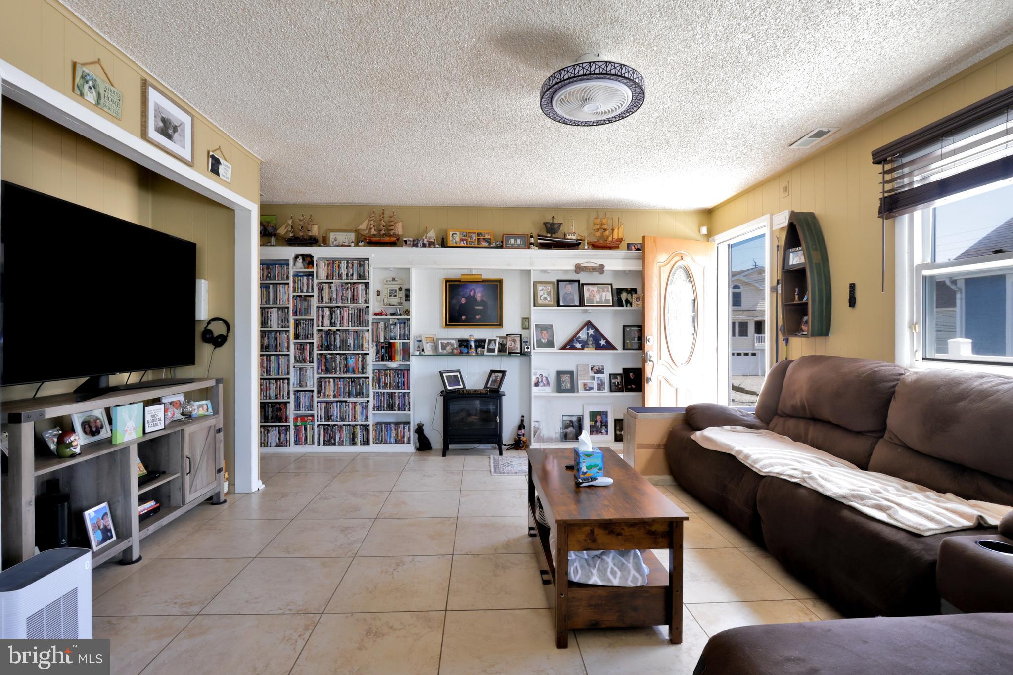 HOLLY LAKE - Residential