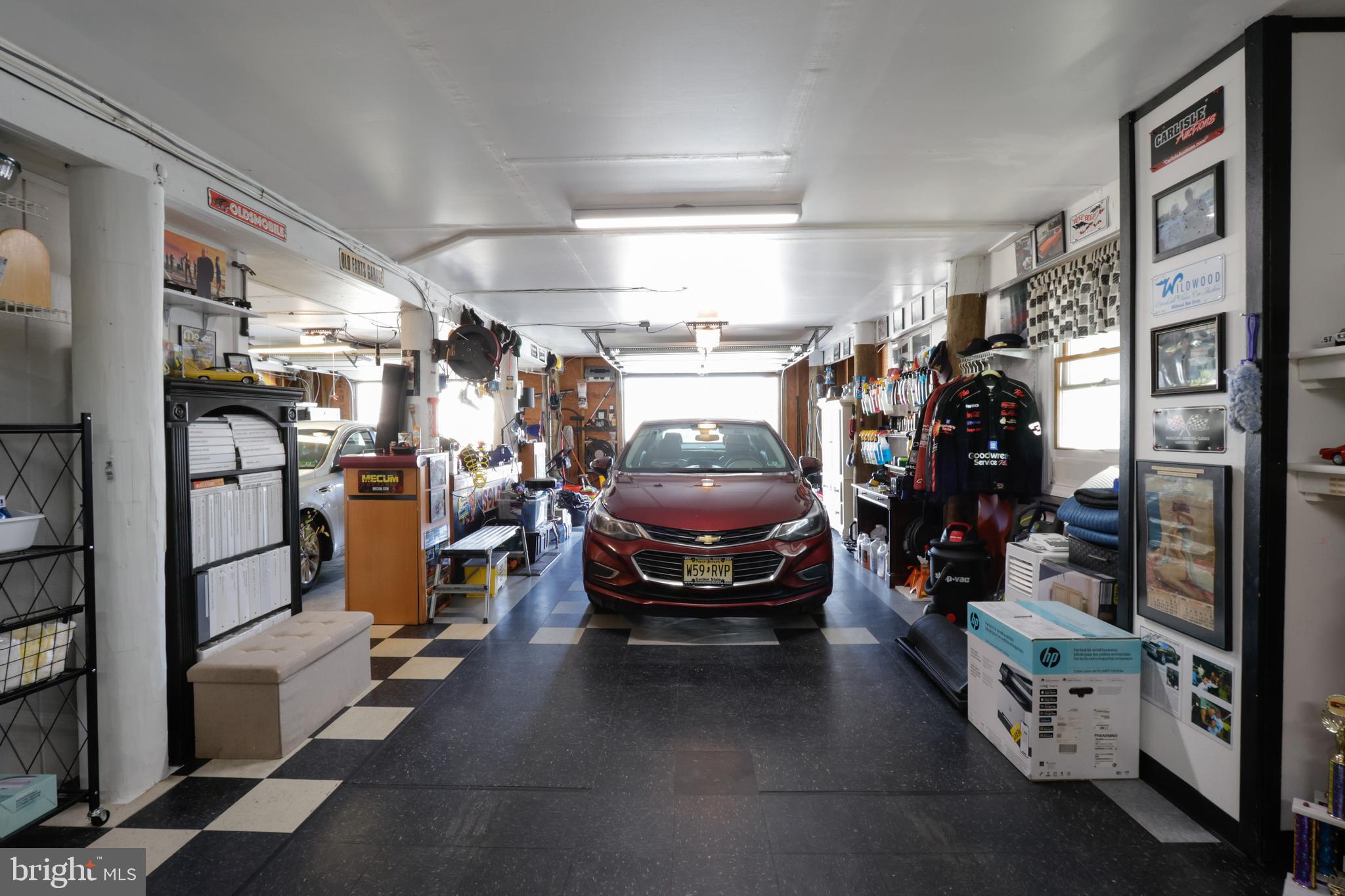 HOLLY LAKE - Residential