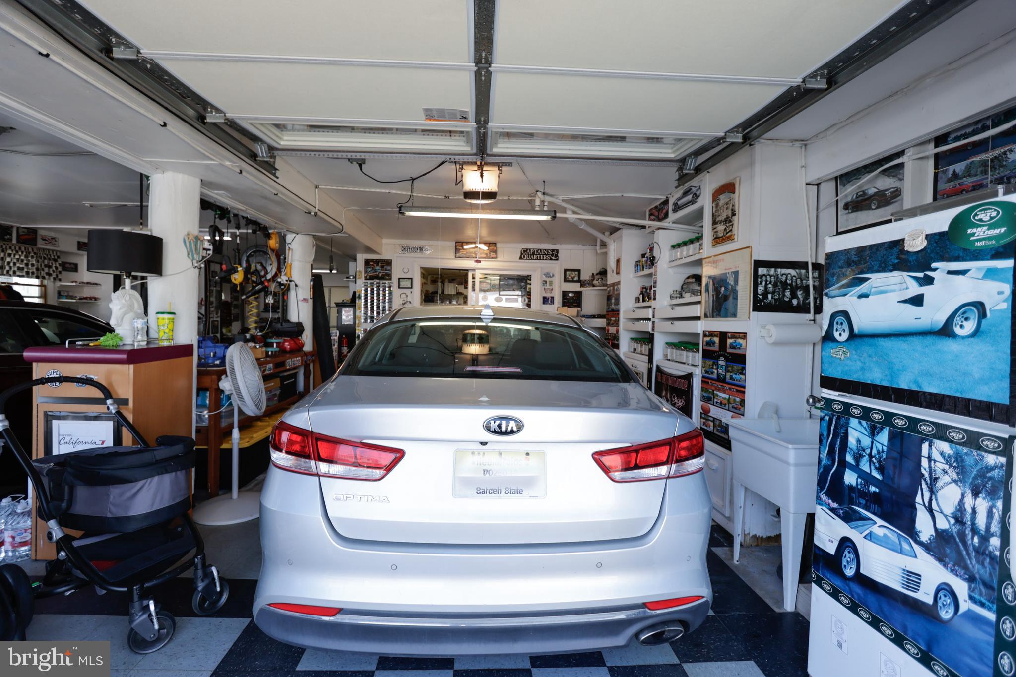 HOLLY LAKE - Residential