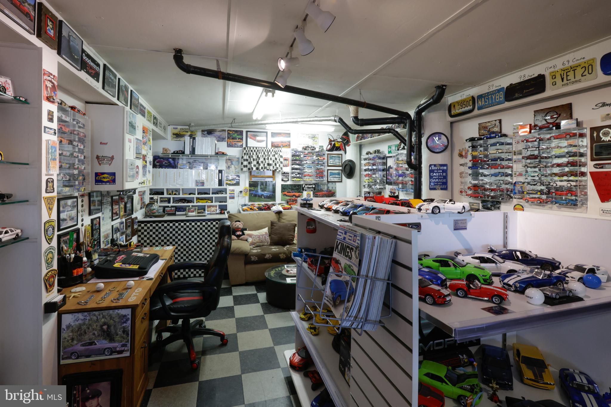 HOLLY LAKE - Residential