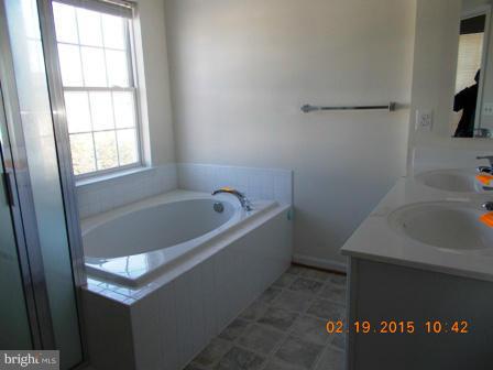 LAKELAND PLACE - Residential